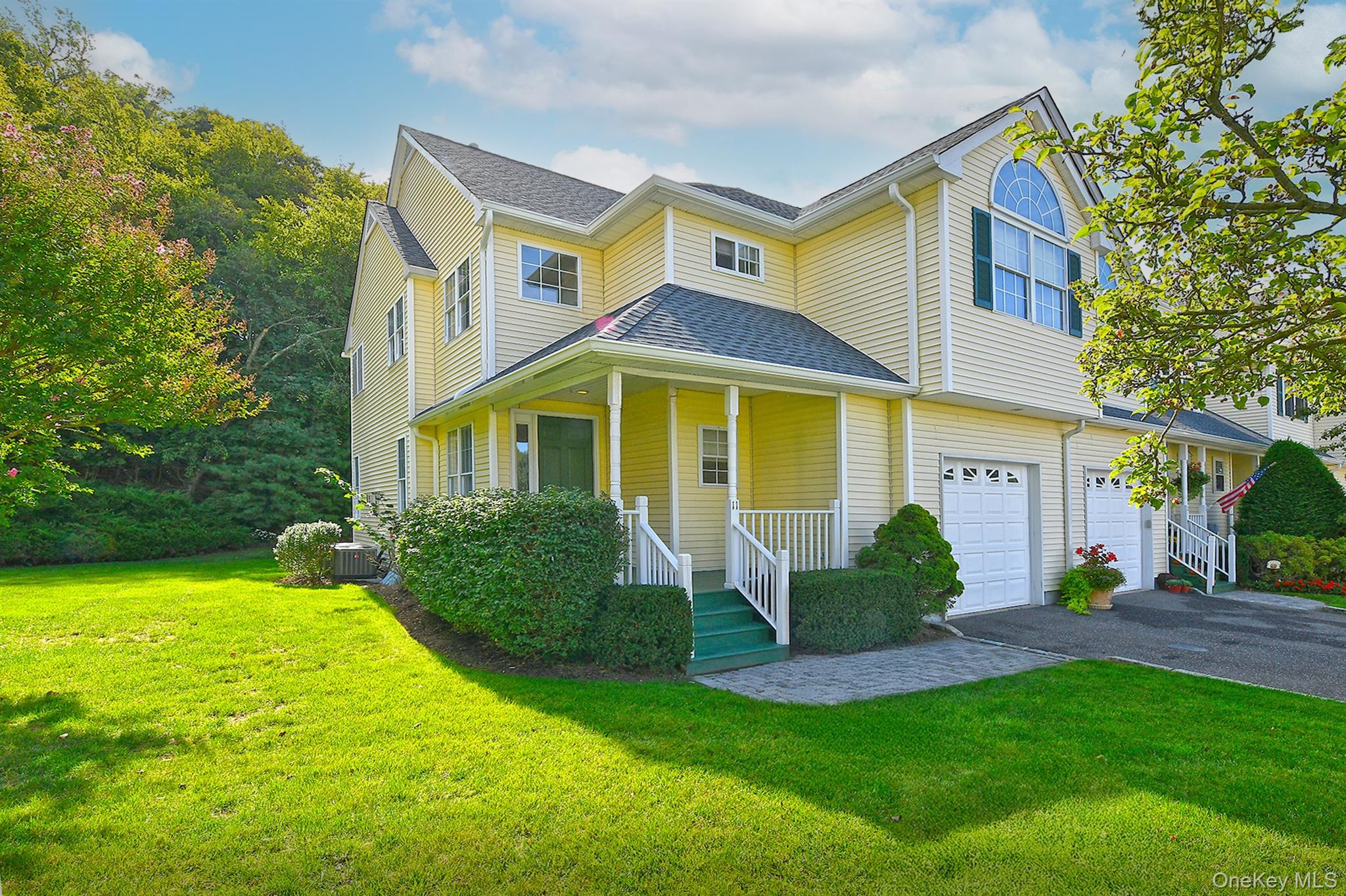 #1 photo, 11 Spring Court, Huntington , NY 11743