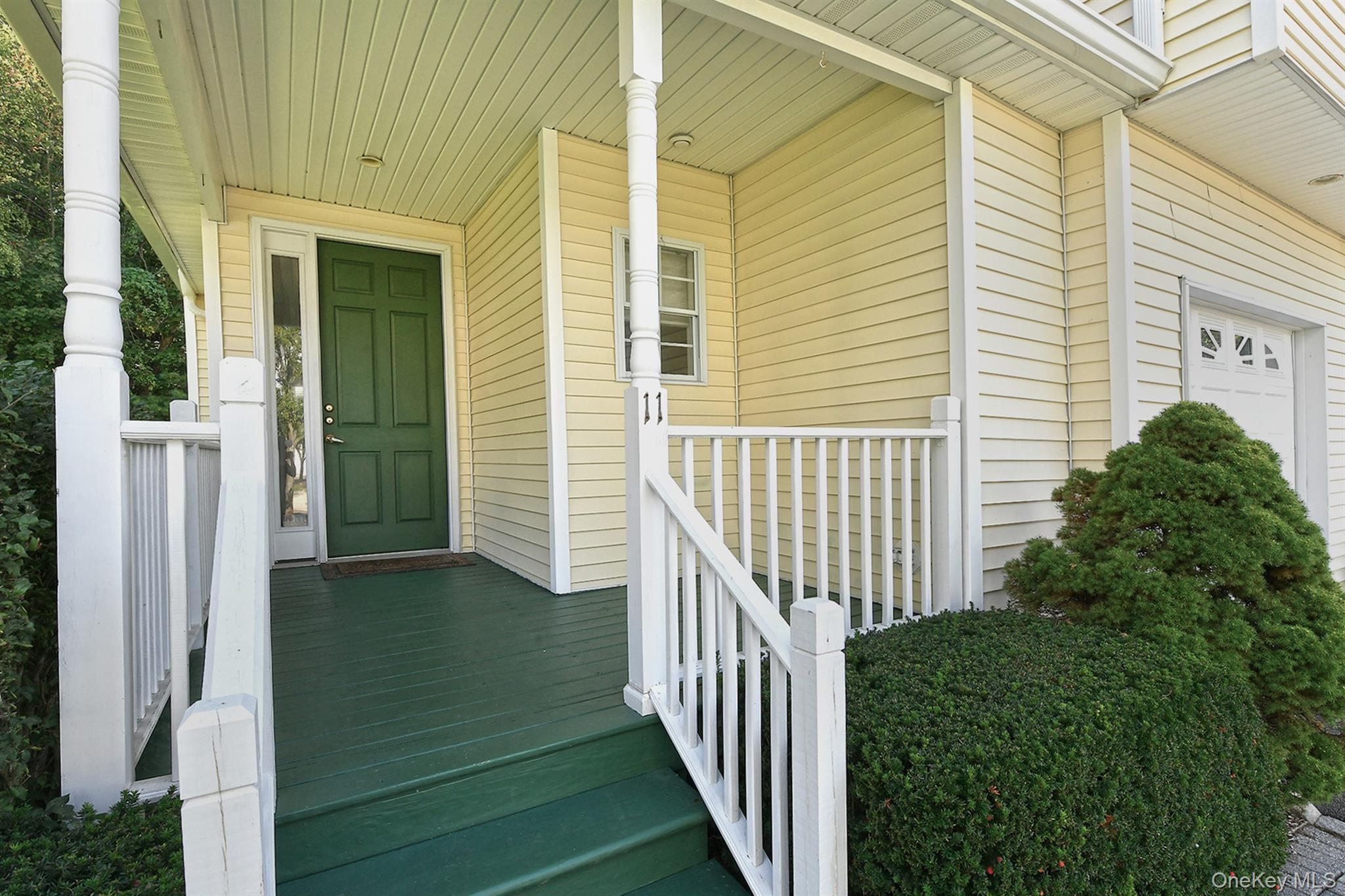 #4 photo, 11 Spring Court, Huntington , NY 11743