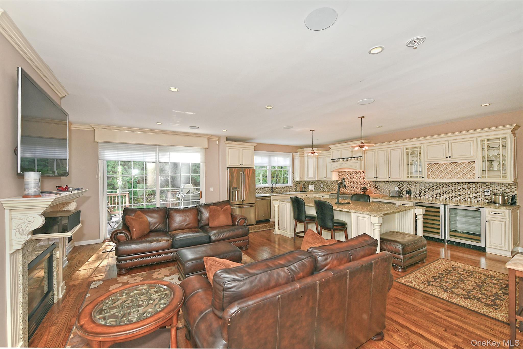 #7 photo, 11 Spring Court, Huntington , NY 11743