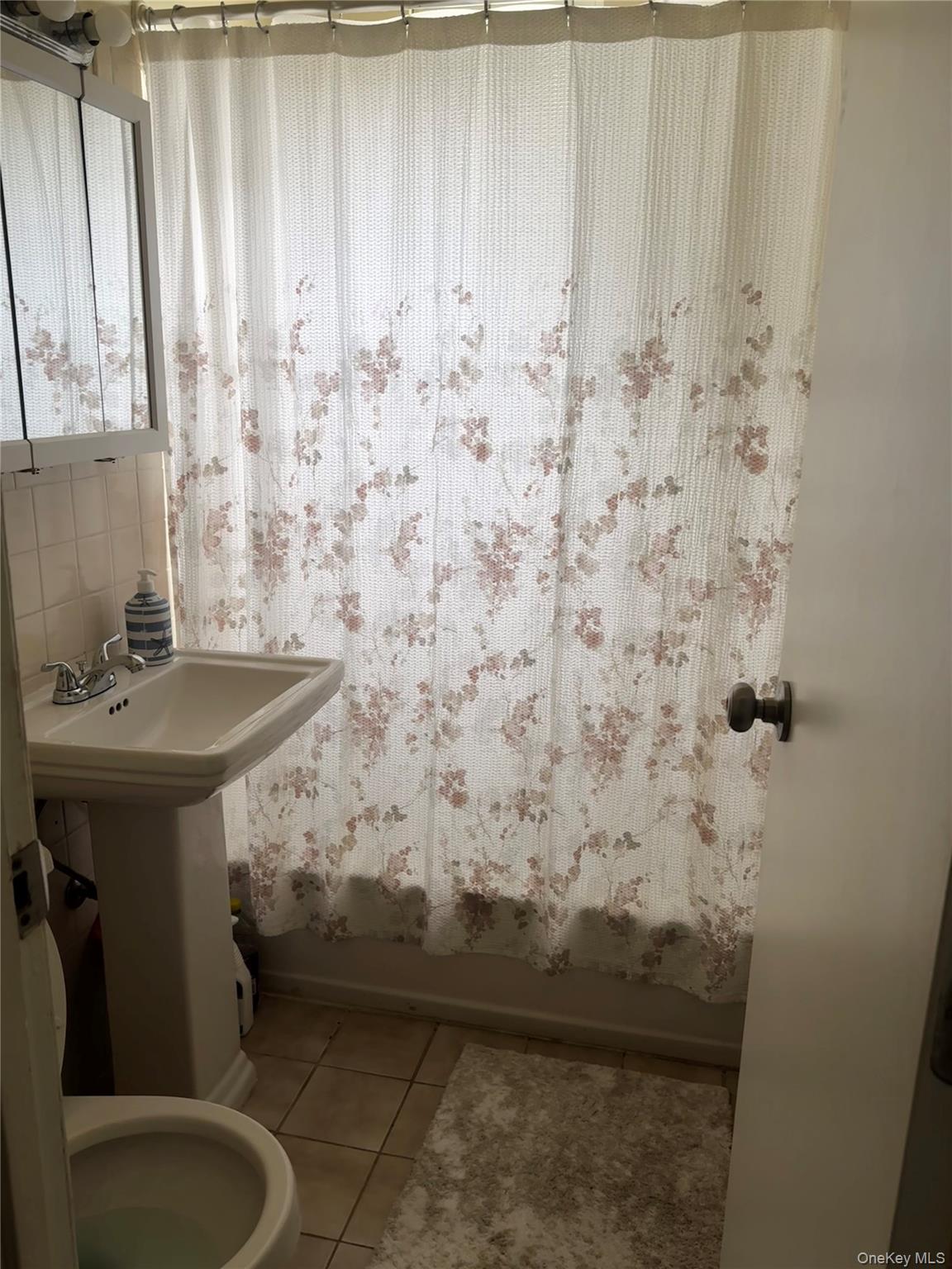 #7 photo, 78-11 73rd Place, Glendale , NY 11385