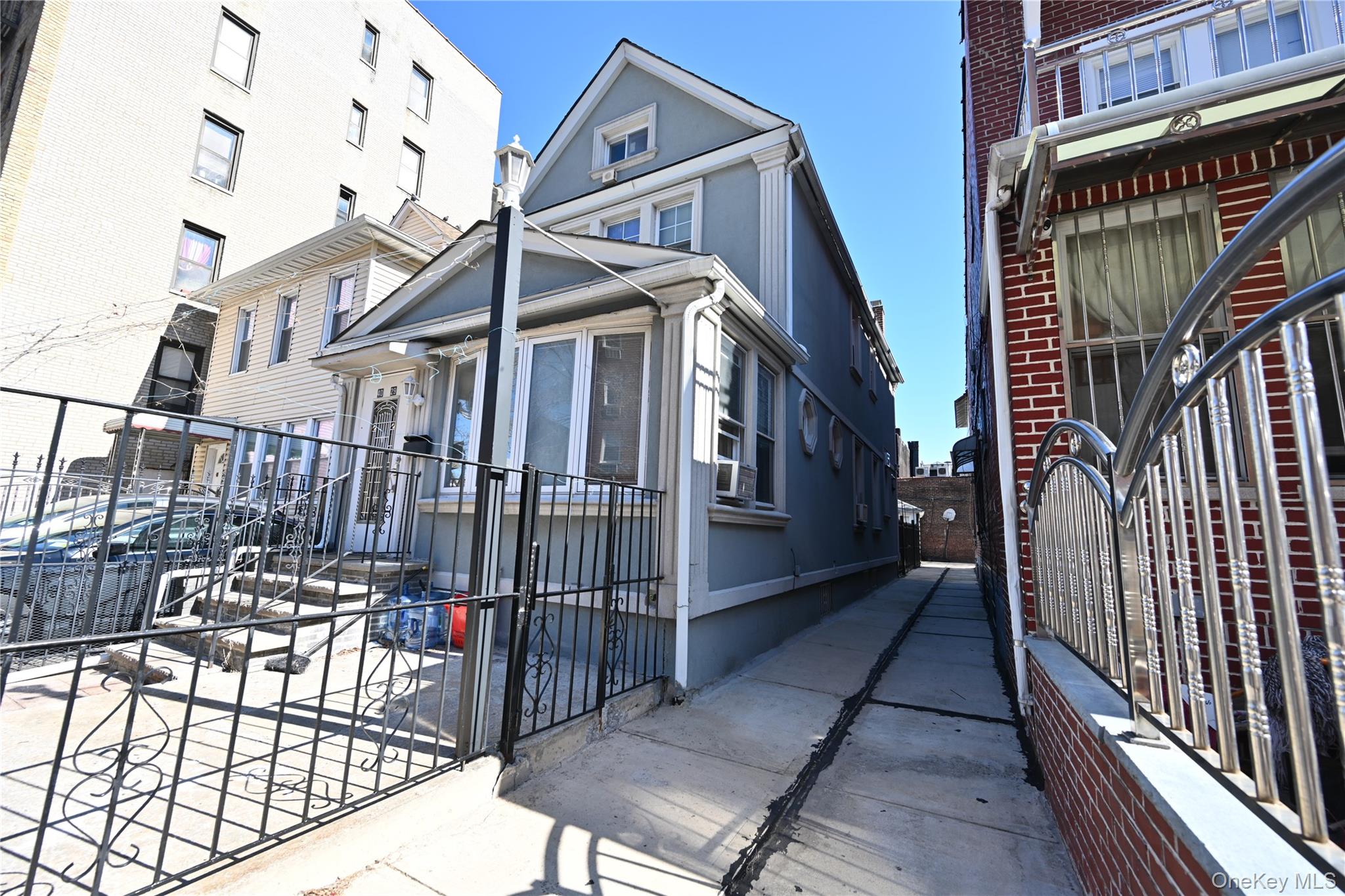 #1 photo, 40-29 81 Street, クイーンズ区 Elmhurst , NY 11373