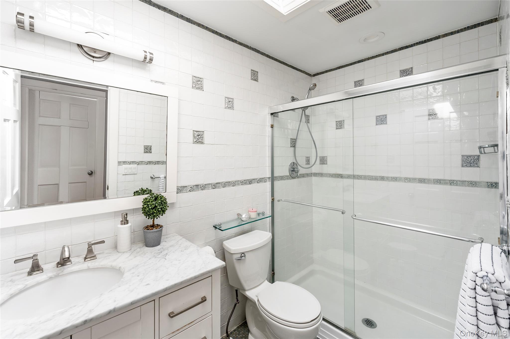 #13 photo, 66 School Street, サフォーク郡 Hampton Bays , NY 11946