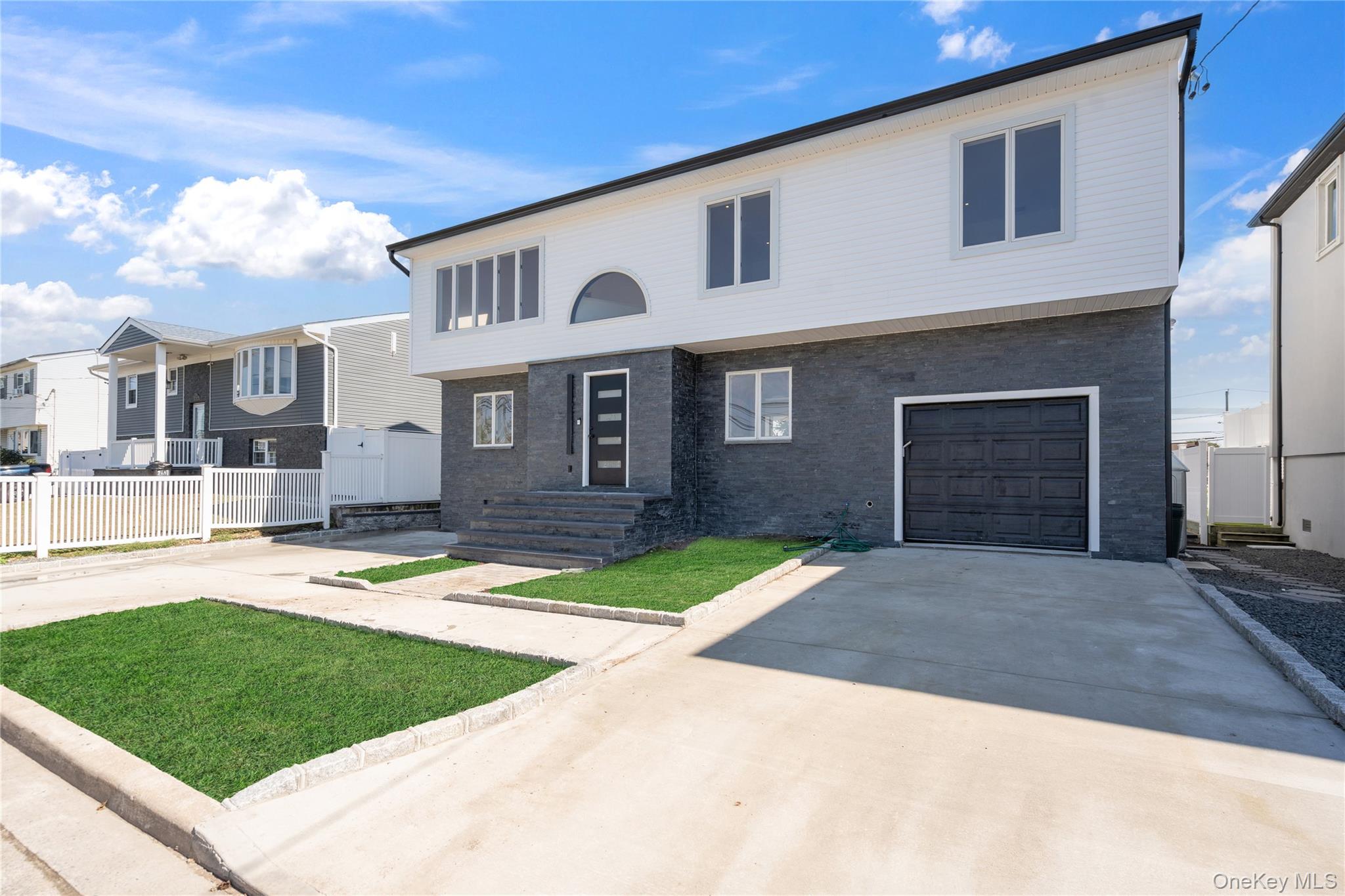 #2 photo, 2655 Ocean Avenue, ナッソー郡 Seaford , NY 11783