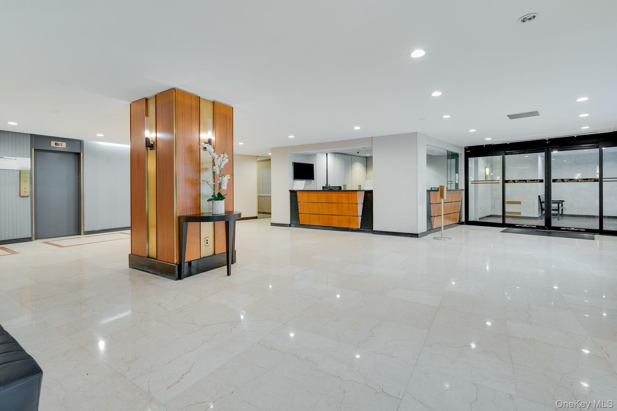 #18 photo, 2500 Johnson Avenue, Bronx , NY 10463