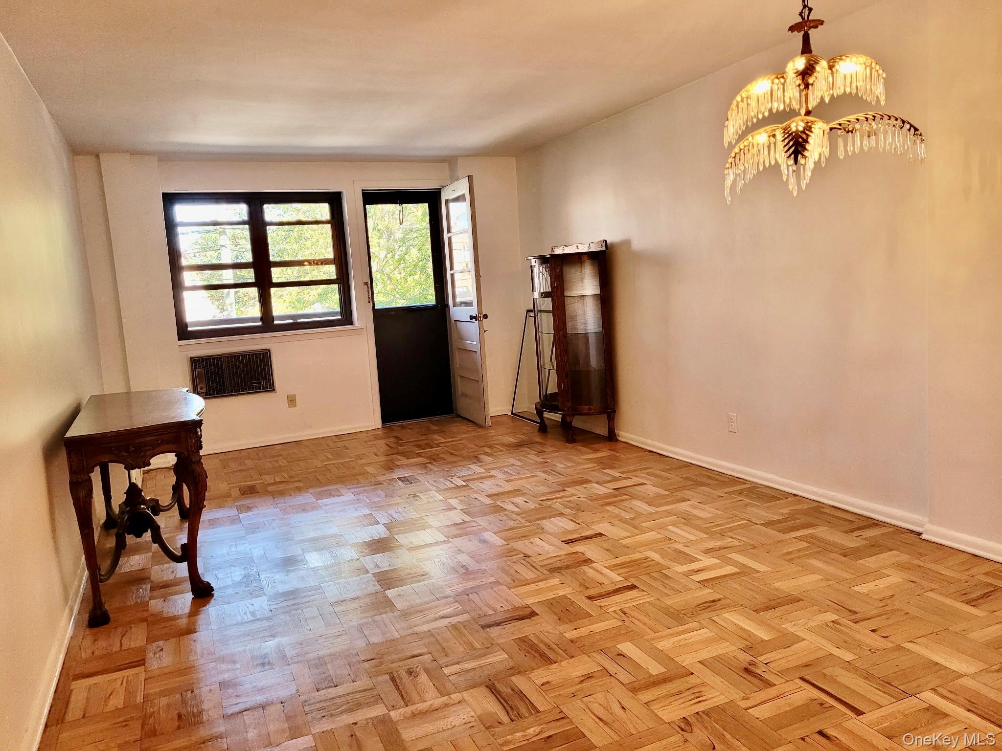 #7 photo, 315 Atlantic Avenue, East Rockaway , NY 11518