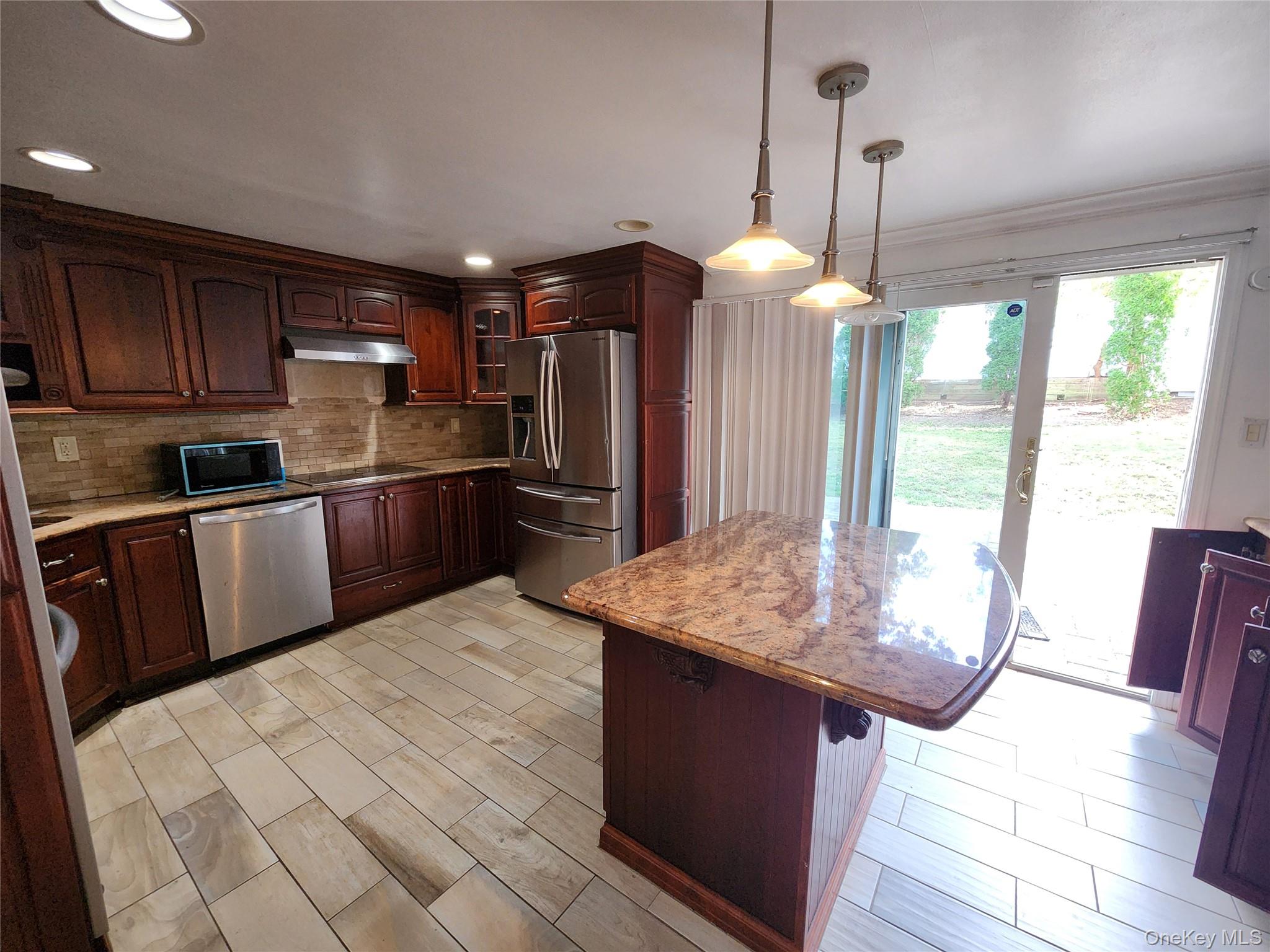 #3 photo, 55 Holiday Park Drive, サフォーク郡 Centereach , NY 11720