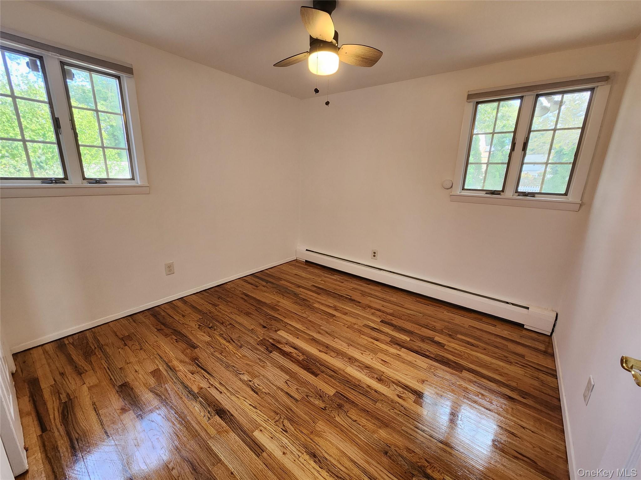 #8 photo, 55 Holiday Park Drive, サフォーク郡 Centereach , NY 11720