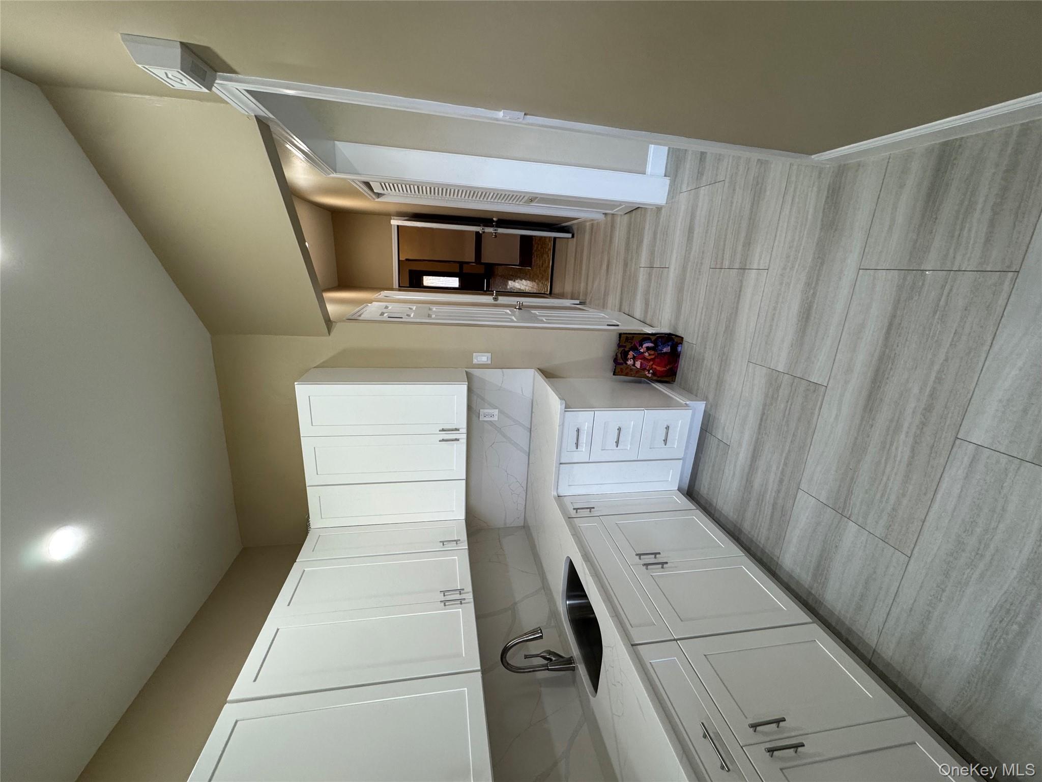 #9 photo, 5942 Grove Street, クイーンズ区 Ridgewood , NY 11385