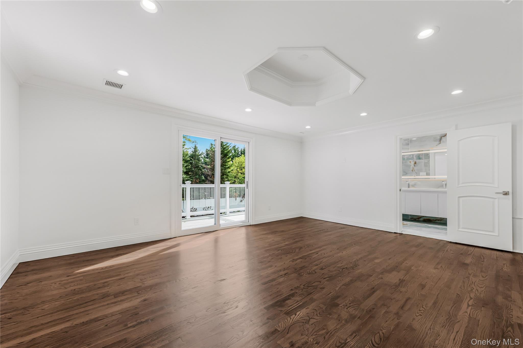 #10 photo, 15 Southwick Court, Plainview , NY 11803