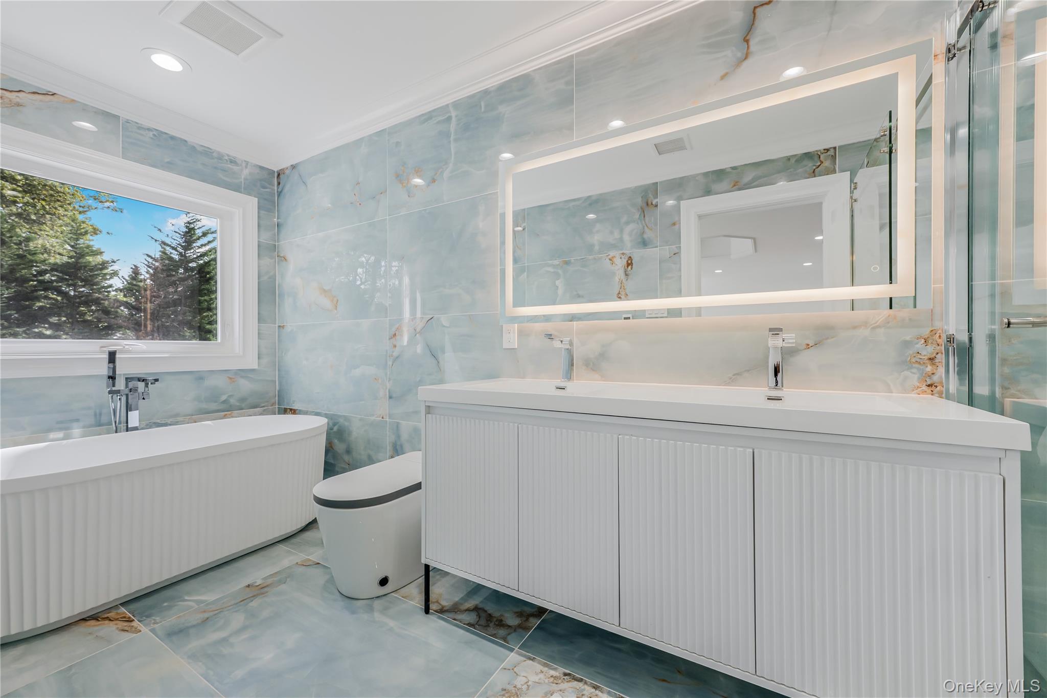 #11 photo, 15 Southwick Court, Plainview , NY 11803