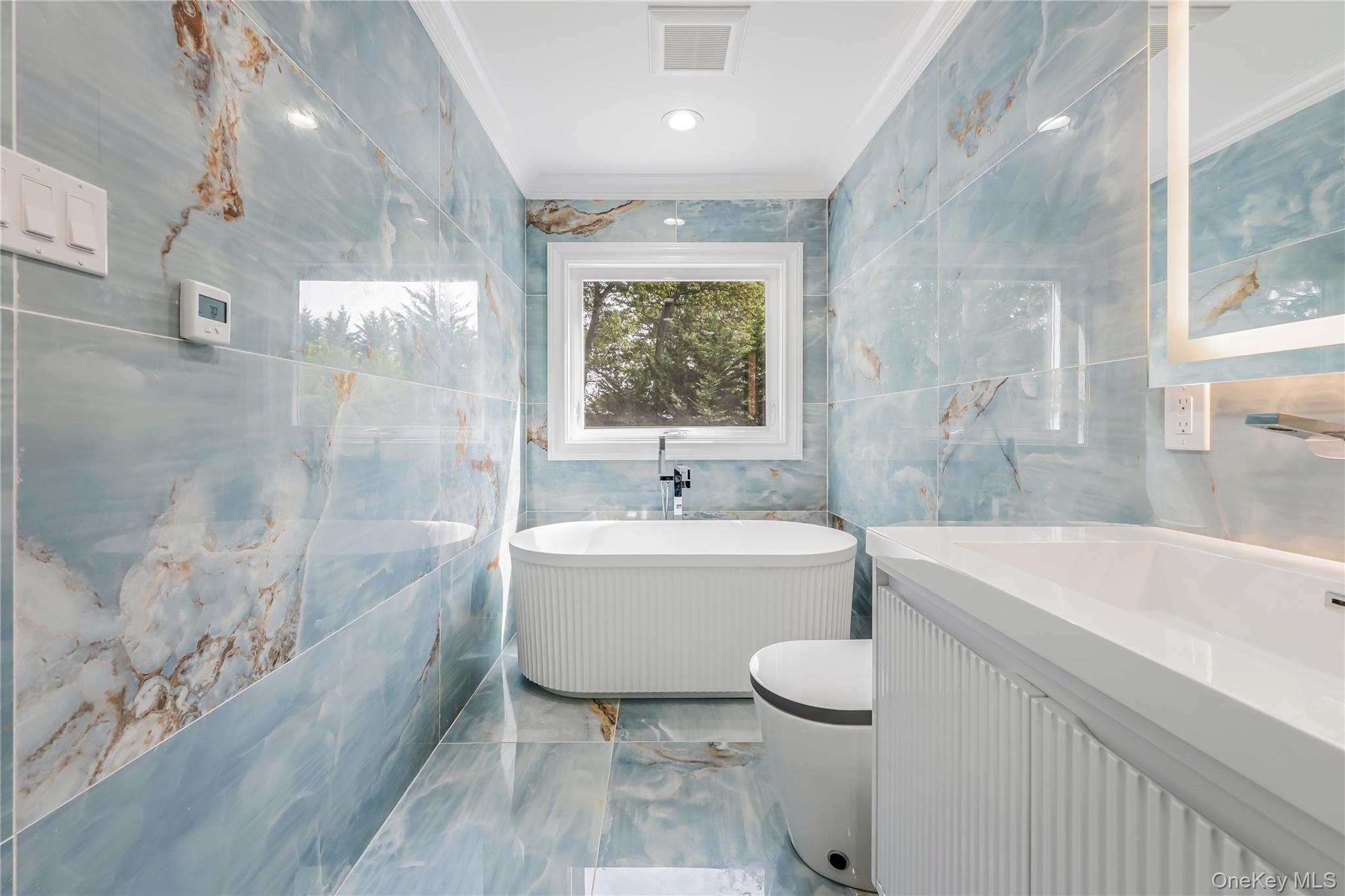 #12 photo, 15 Southwick Court, Plainview , NY 11803