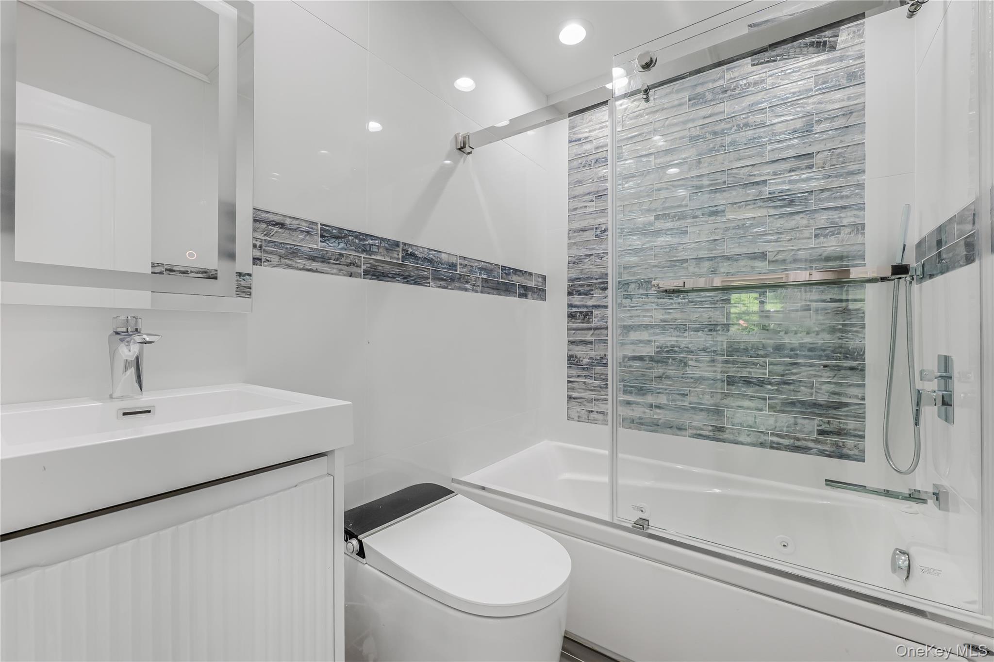 #18 photo, 15 Southwick Court, Plainview , NY 11803