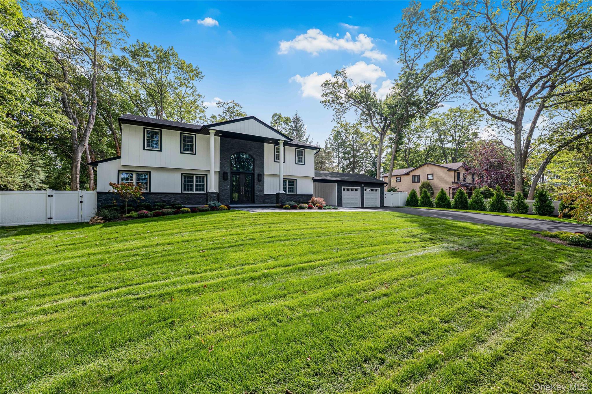 #3 photo, 15 Southwick Court, Plainview , NY 11803