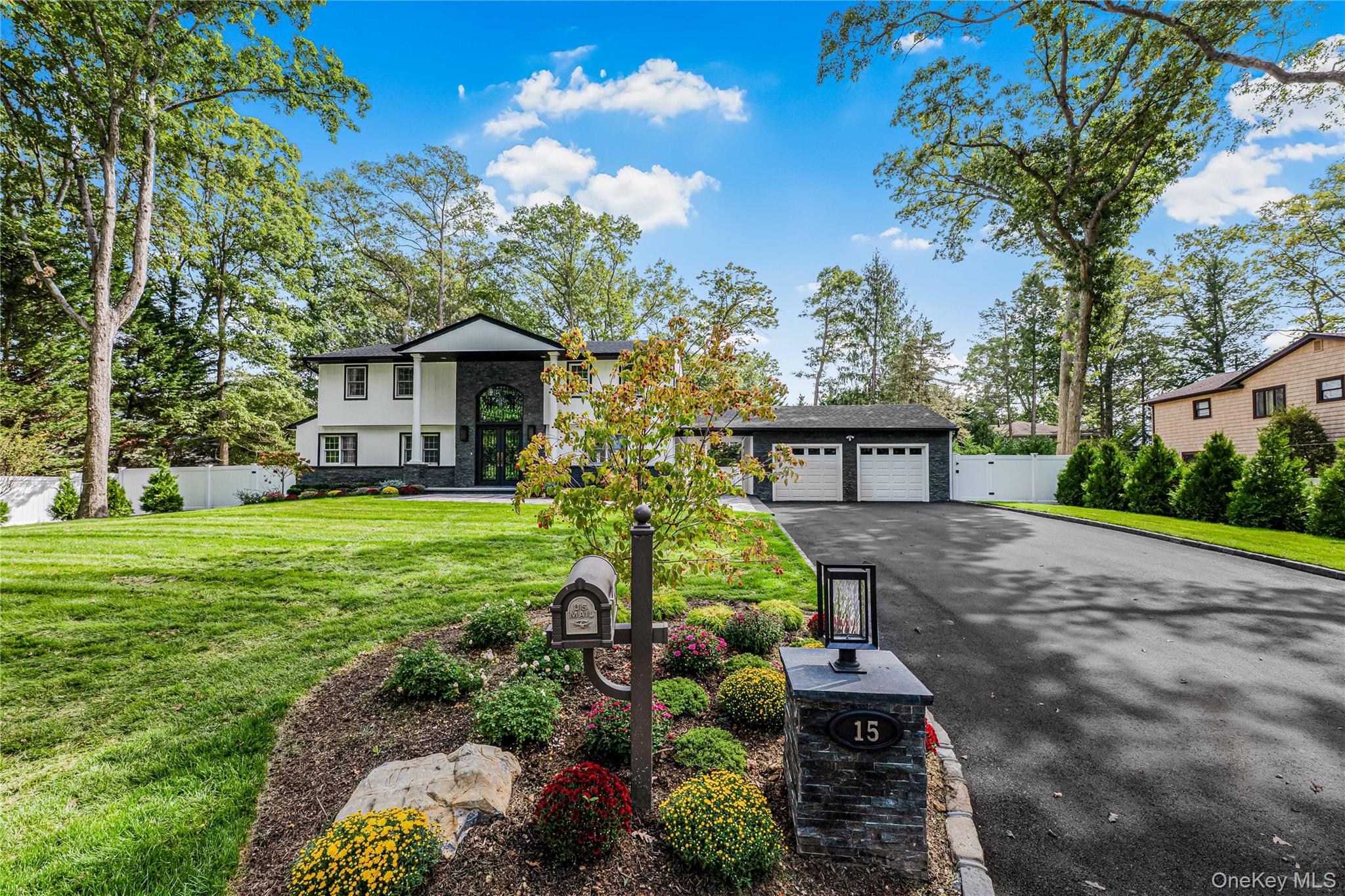 #4 photo, 15 Southwick Court, Plainview , NY 11803