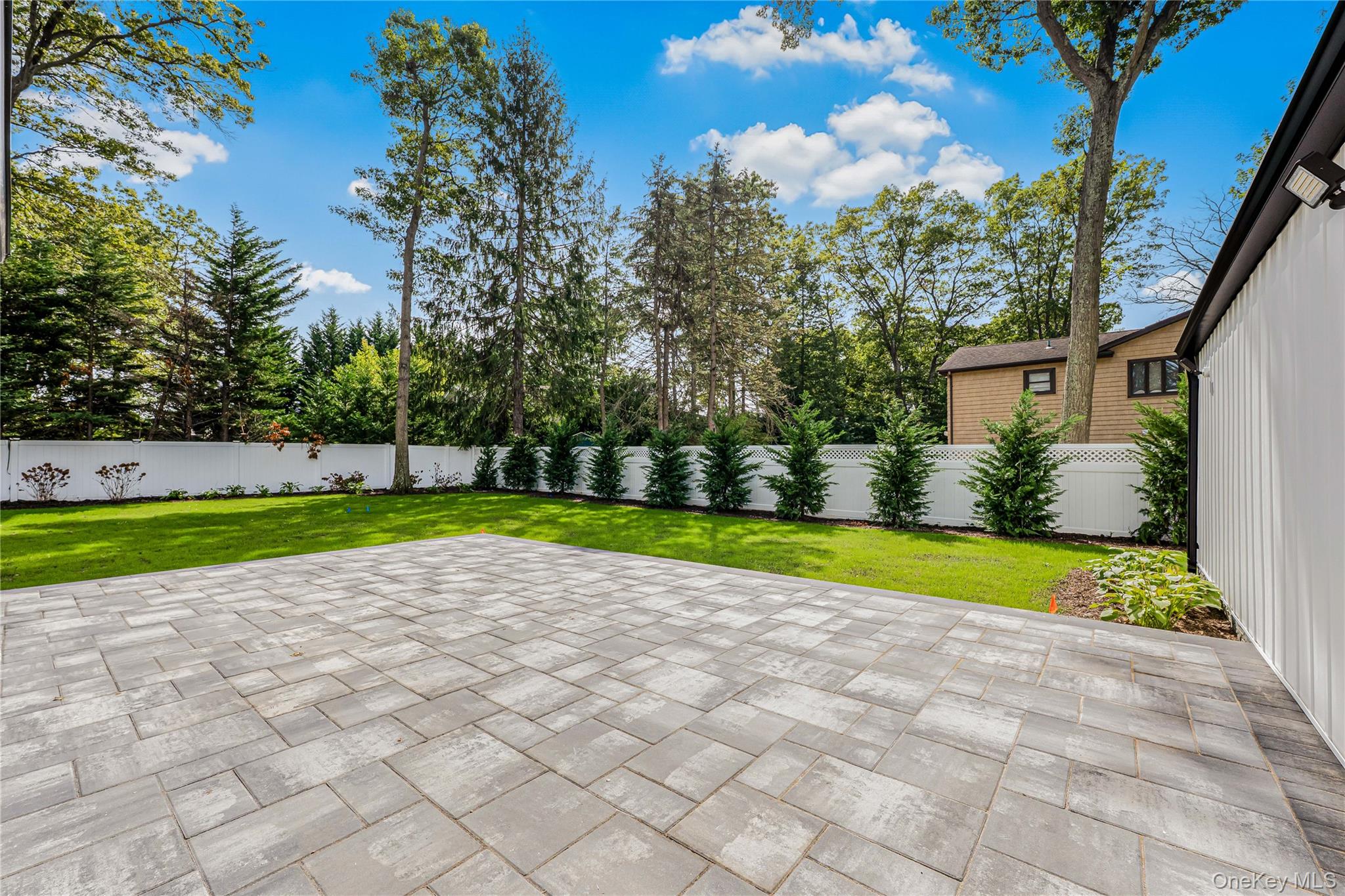 #6 photo, 15 Southwick Court, Plainview , NY 11803