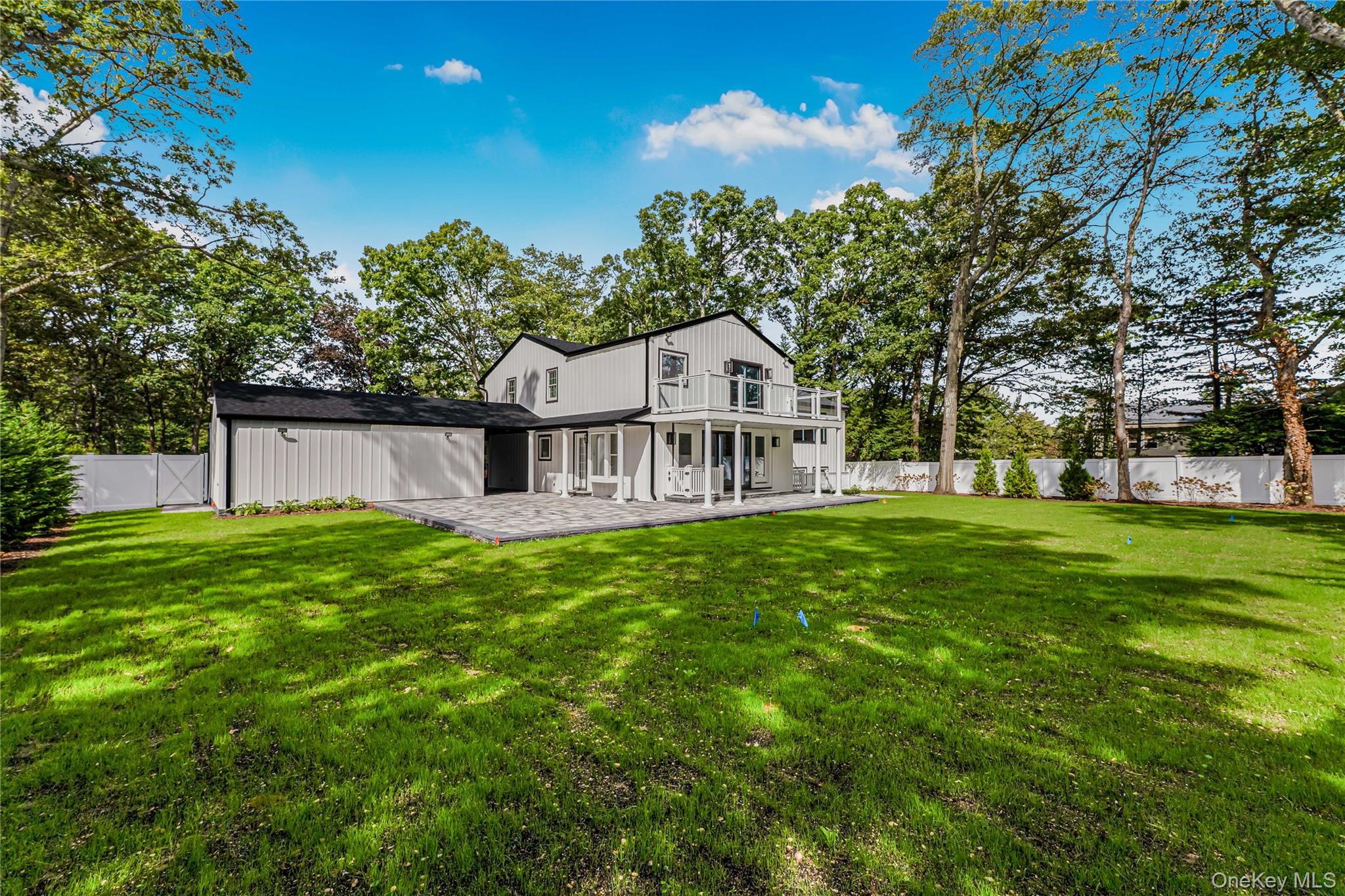 #7 photo, 15 Southwick Court, Plainview , NY 11803