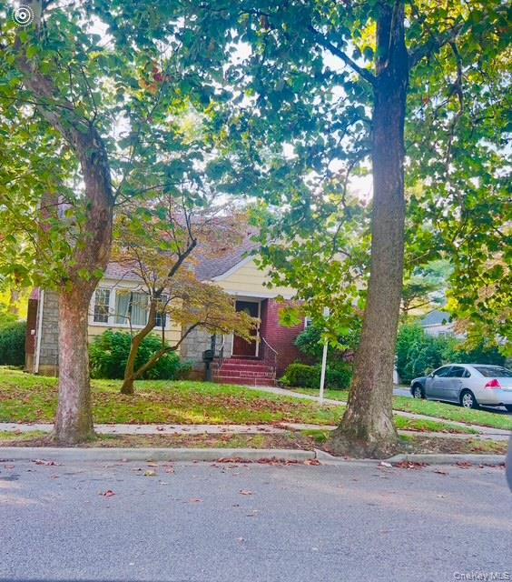 #2 photo, 114 Camdike St, Valley Stream , NY 11580