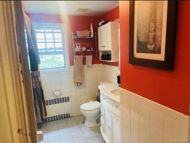 #4 photo, 114 Camdike St, Valley Stream , NY 11580