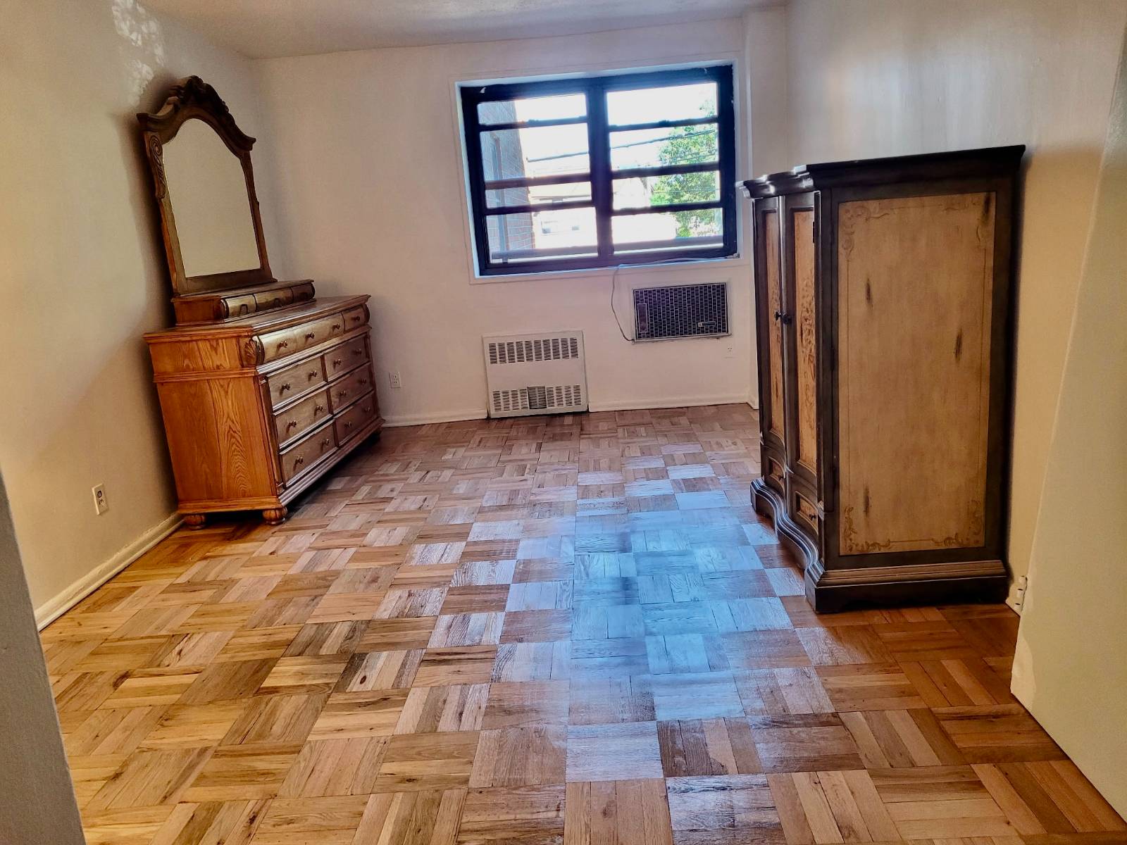 #9 photo, 315 Atlantic Ave., ナッソー郡 East Rockaway , NY 11518