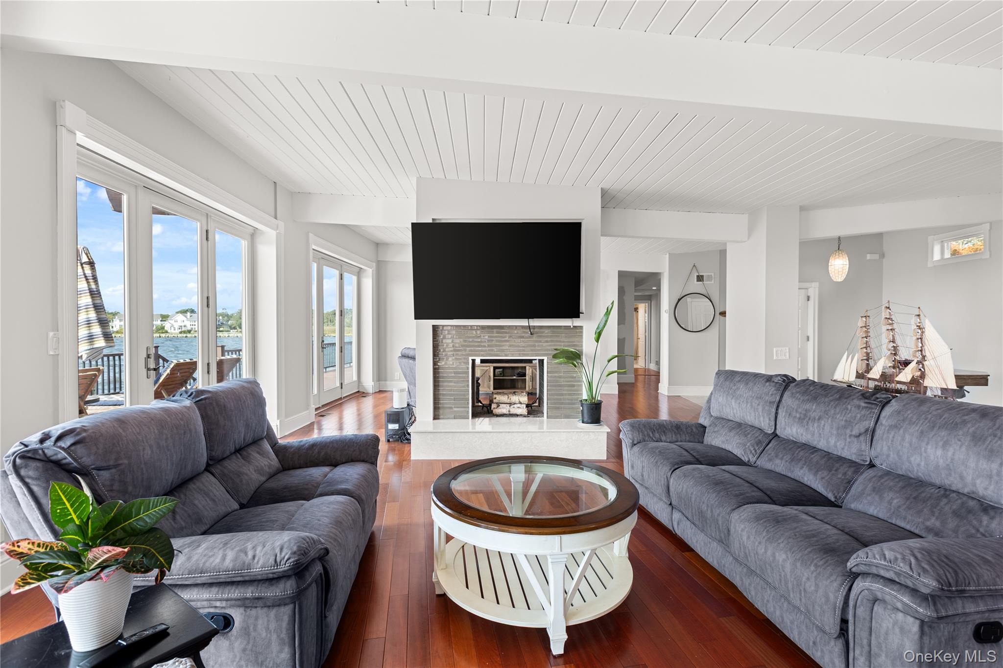 #12 photo, 10 Great Cove Lane, Islip , NY 11751