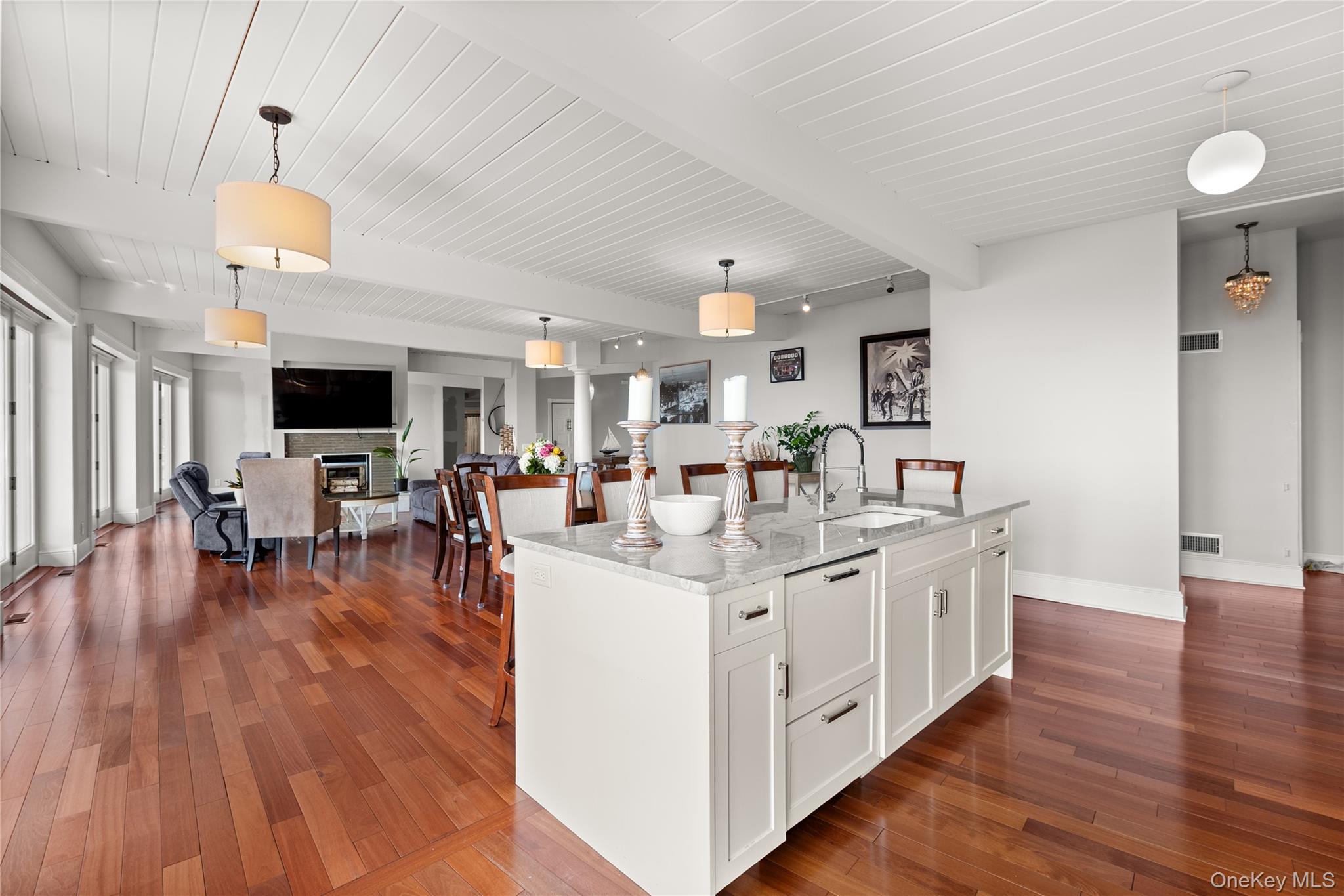 #16 photo, 10 Great Cove Lane, Islip , NY 11751