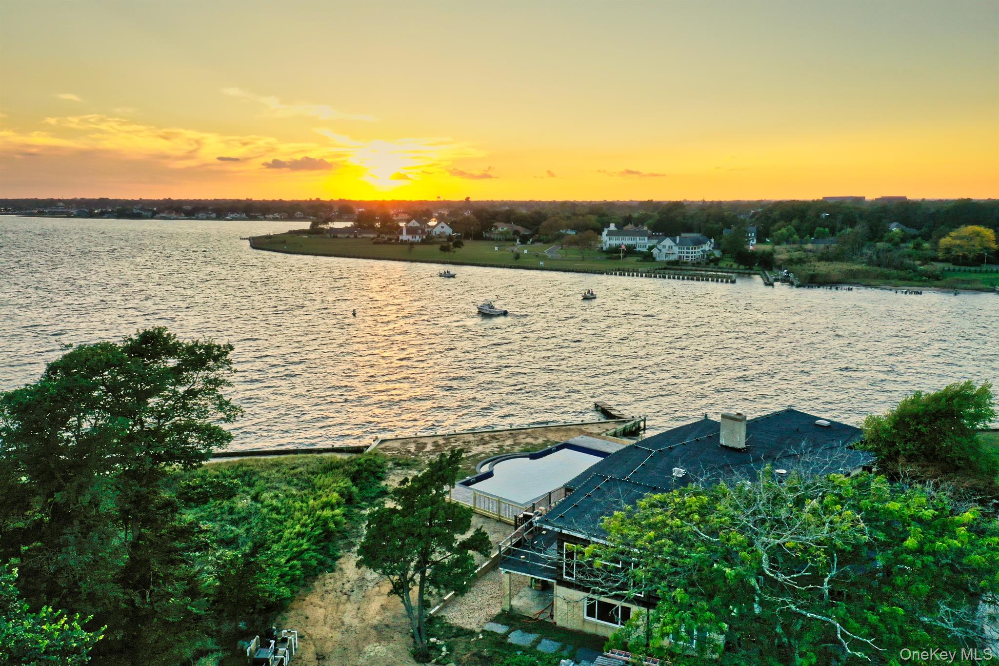 #7 photo, 10 Great Cove Lane, Islip , NY 11751