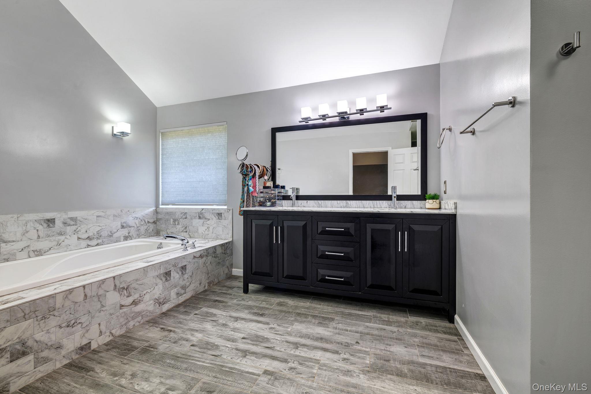 #11 photo, 1010 Pine View, New Windsor , NY 12553