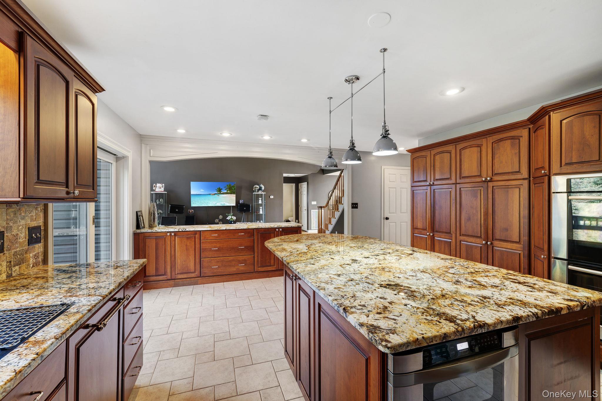 #5 photo, 1010 Pine View, New Windsor , NY 12553