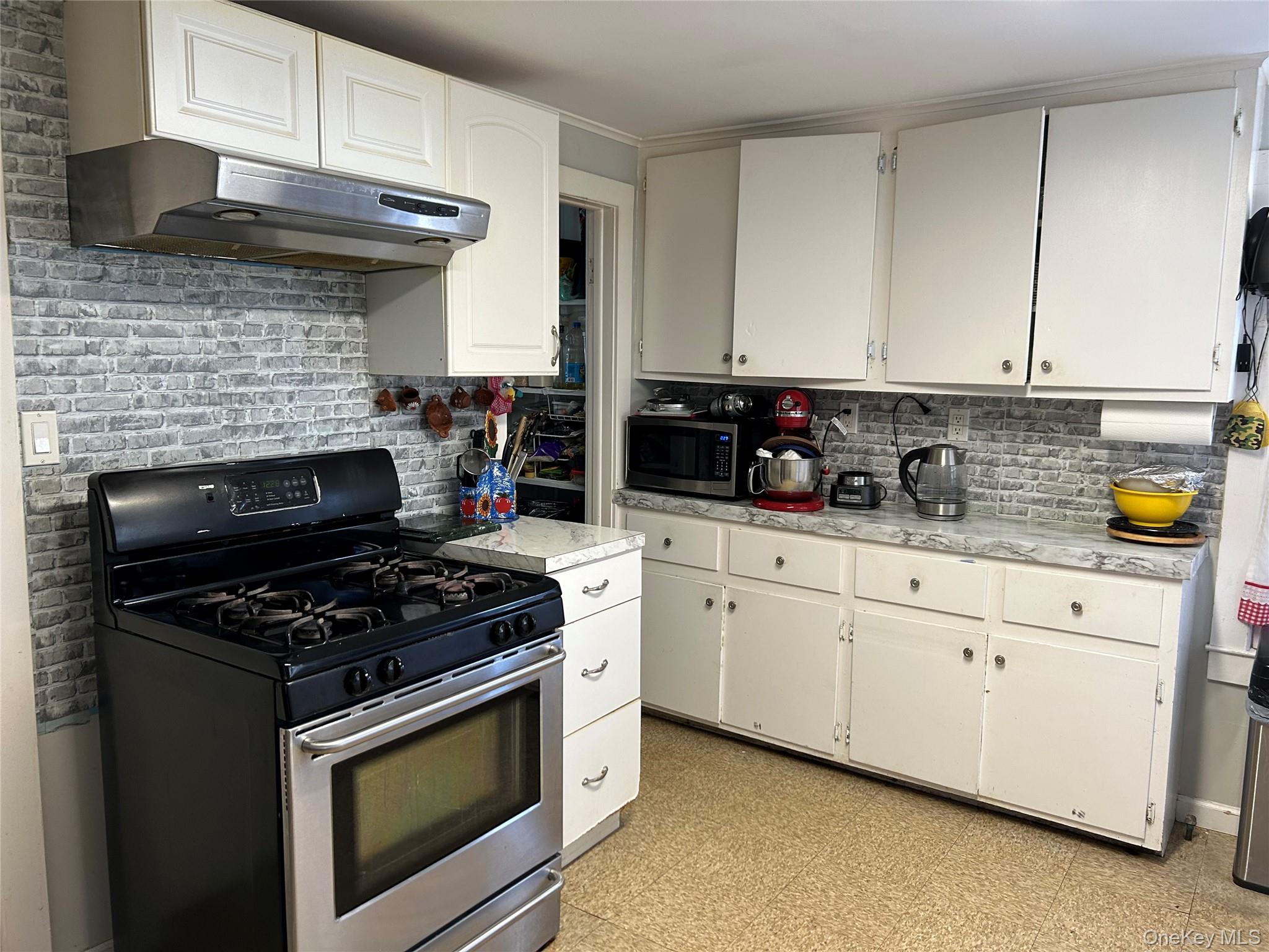 #12 photo, 226 Sweezy Avenue, Riverhead , NY 11901