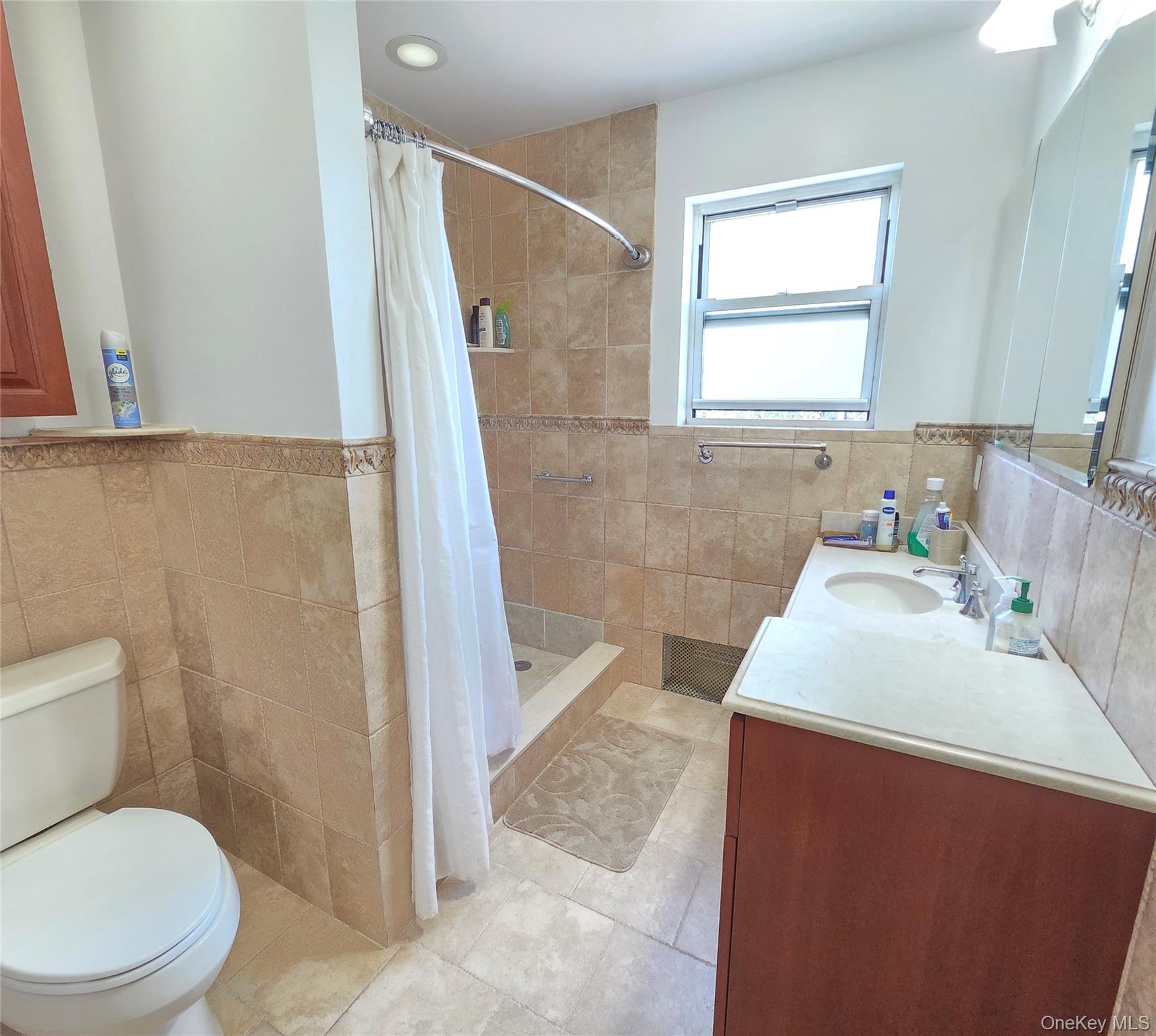 #10 photo, 2553 Fish Avenue, Bronx , NY 10469