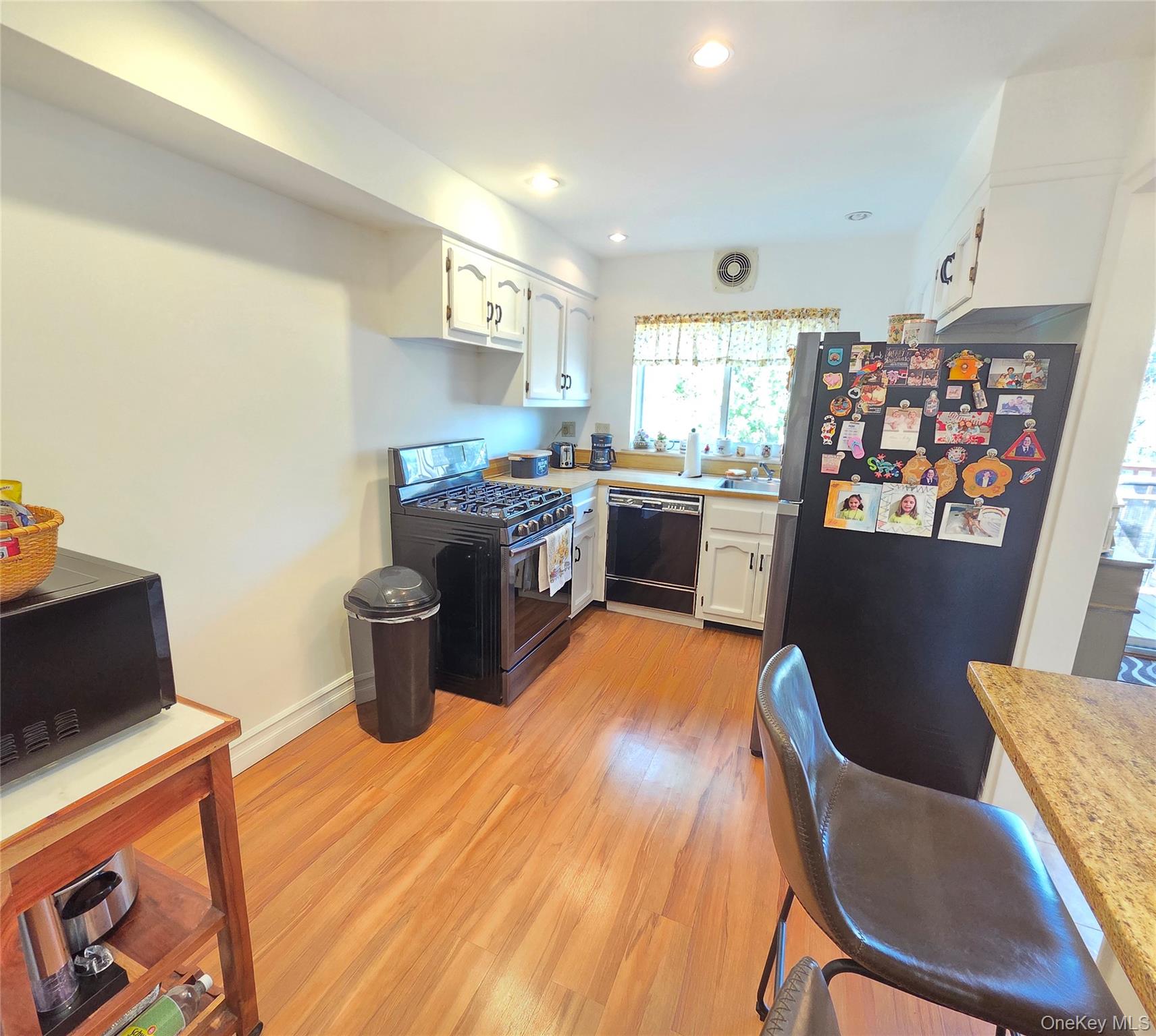 #7 photo, 2553 Fish Avenue, Bronx , NY 10469