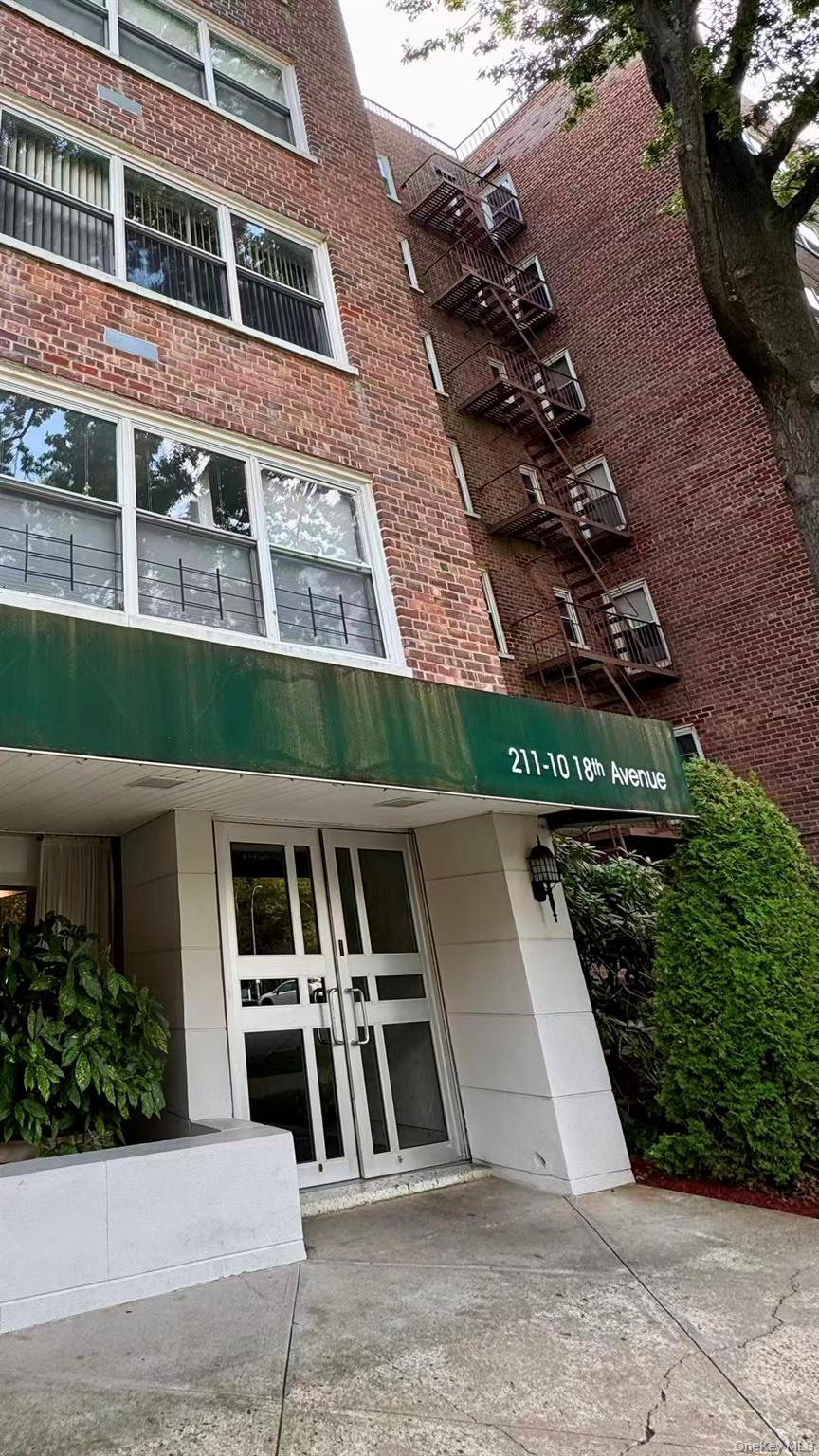 #1 photo, 211-10 18th Avenue, クイーンズ区 Bayside , NY 11360