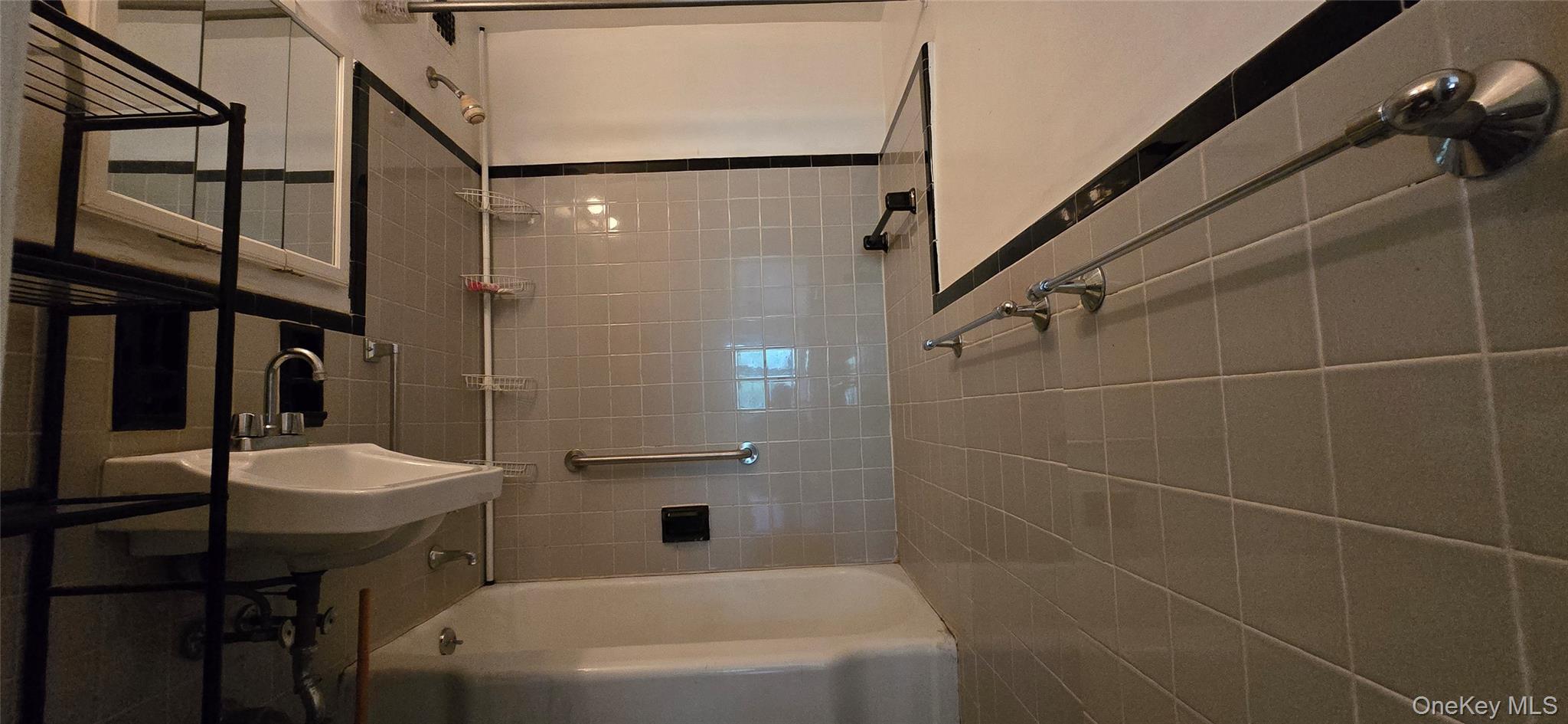 #17 photo, 94-11 60th Avenue, Elmhurst , NY 11373