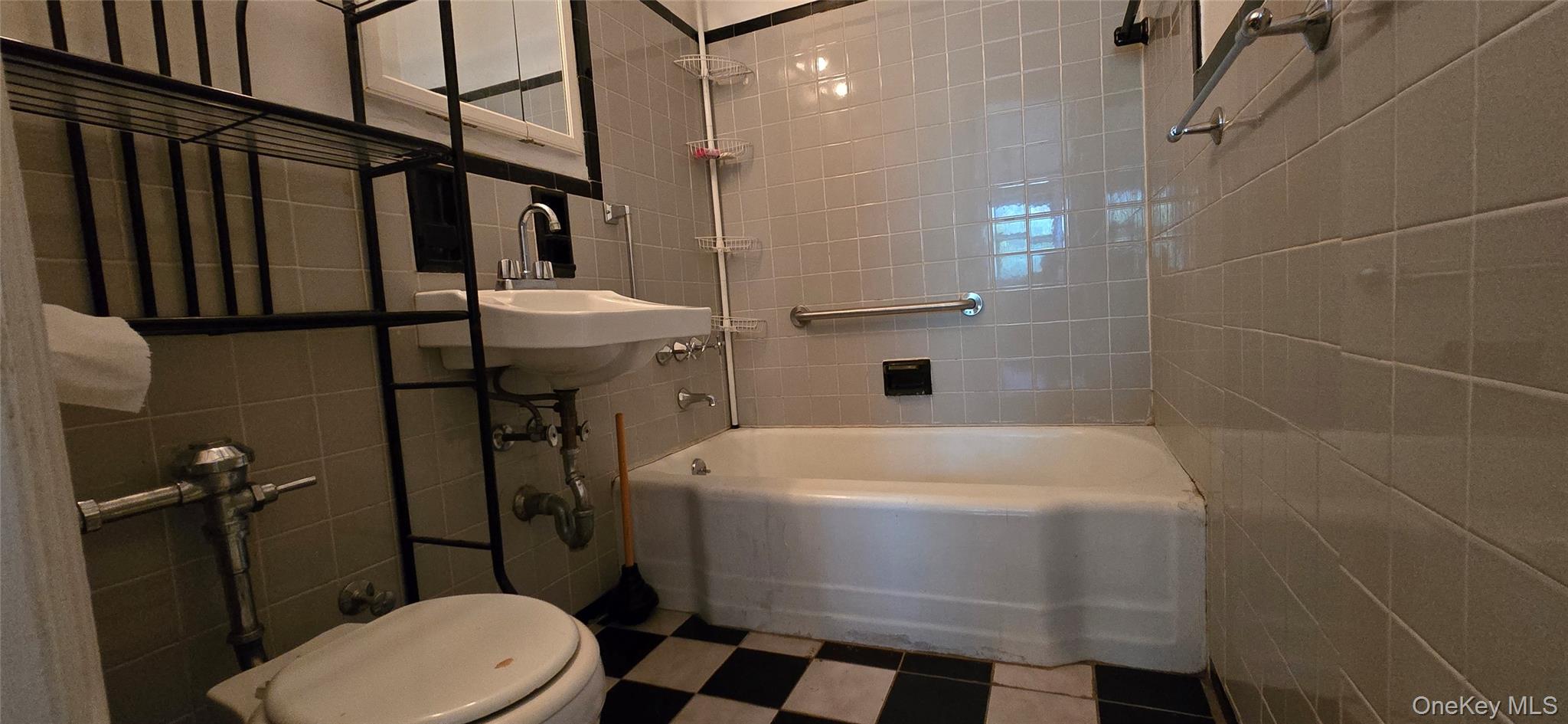 #18 photo, 94-11 60th Avenue, Elmhurst , NY 11373