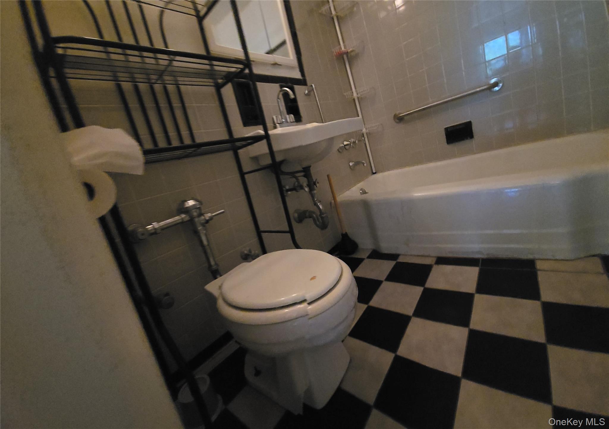 #20 photo, 94-11 60th Avenue, Elmhurst , NY 11373