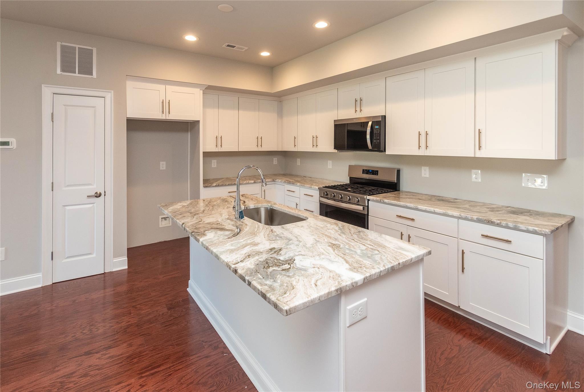 #3 photo, 128 Hudson View Terrace, Hyde Park , NY 12538