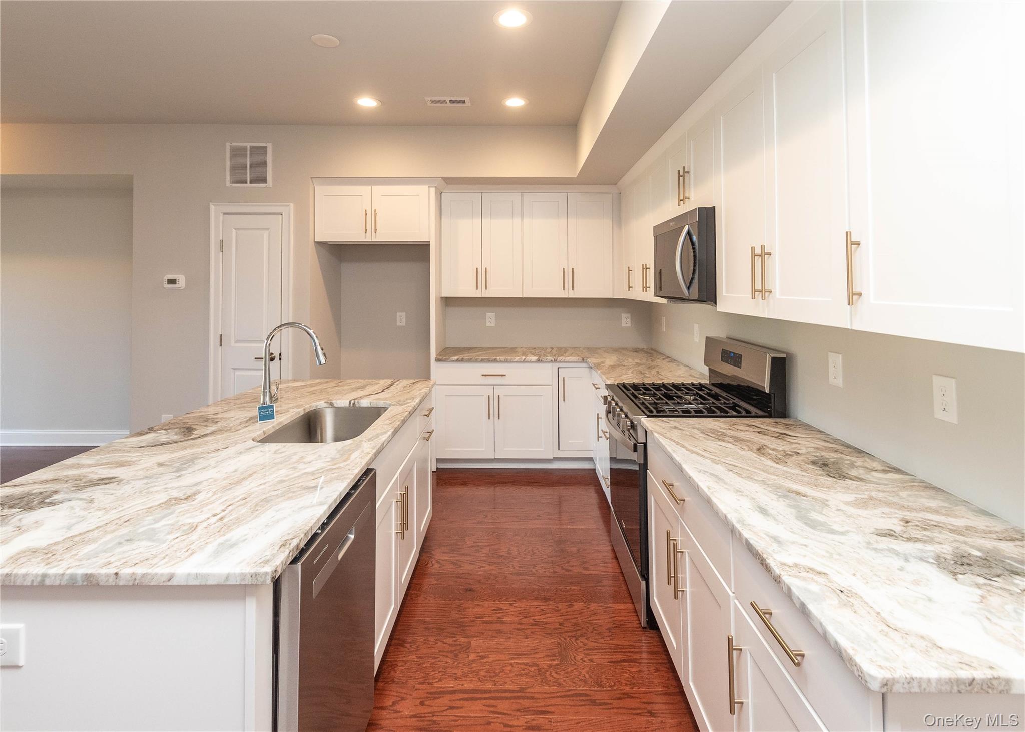 #4 photo, 128 Hudson View Terrace, Hyde Park , NY 12538