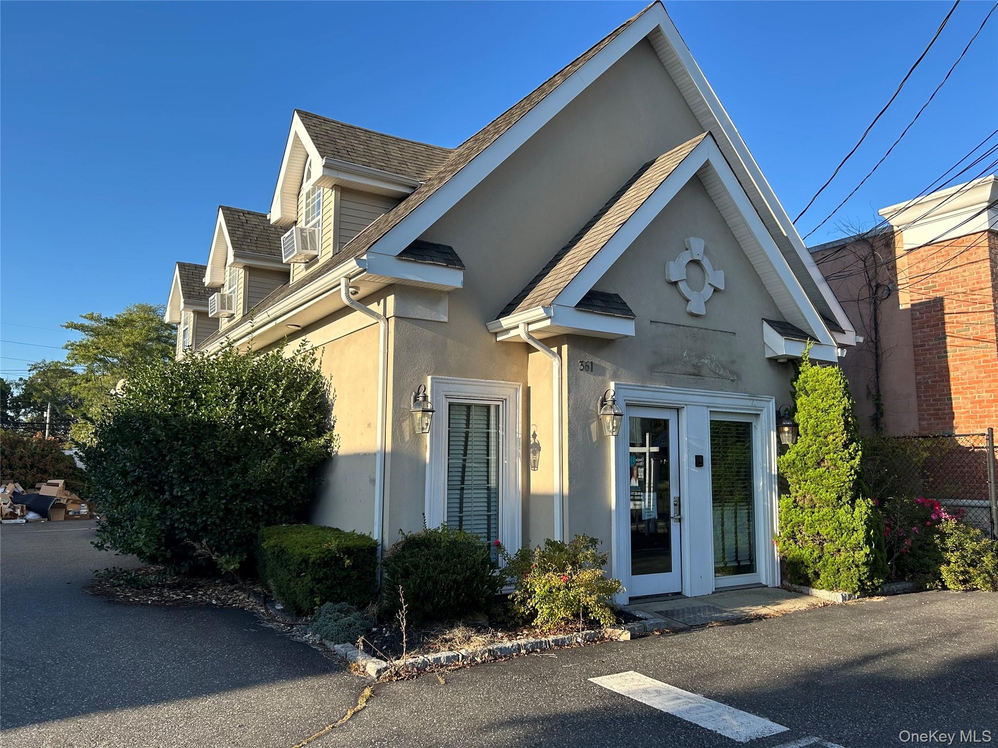 #1 photo, 361 Union Boulevard, West Islip , NY 11795