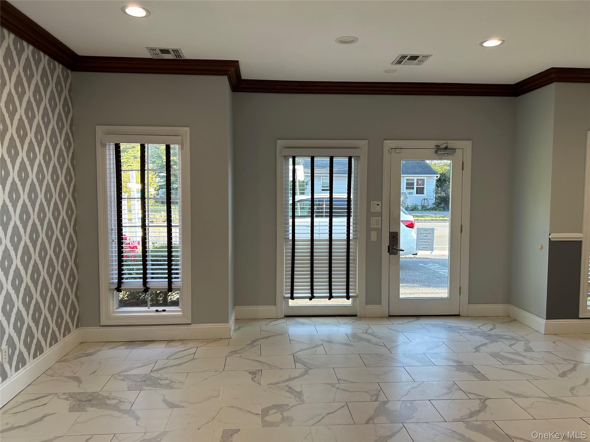 #9 photo, 361 Union Boulevard, West Islip , NY 11795