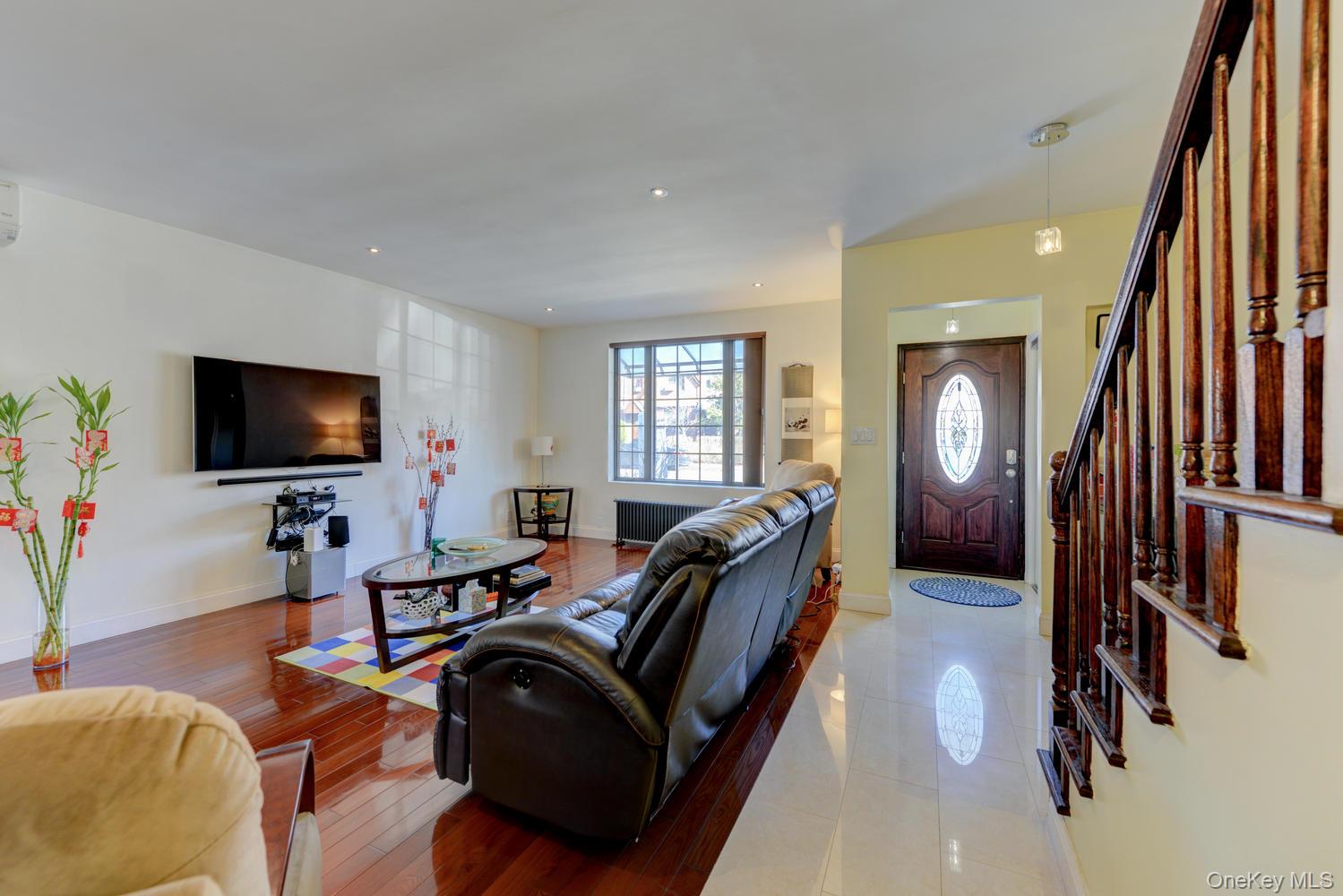 #4 photo, 67-54 Groton Street, Forest Hills , NY 11375