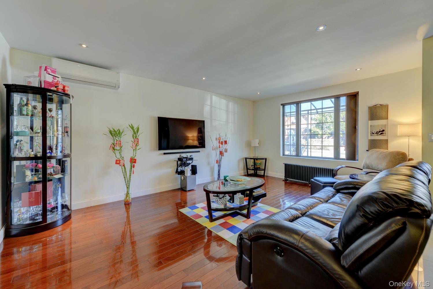 #5 photo, 67-54 Groton Street, Forest Hills , NY 11375