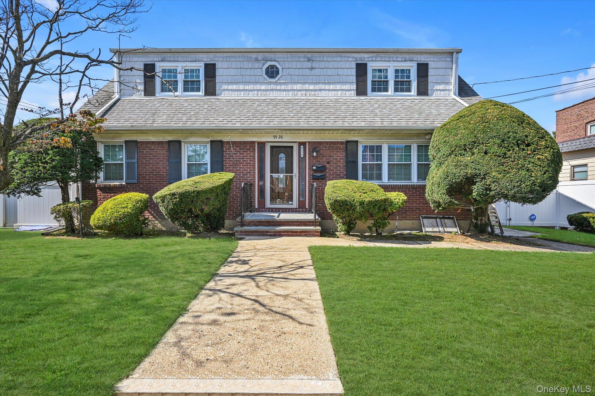 #1 photo, 95-26 243rd Street, ナッソー郡 Floral Park , NY 11001