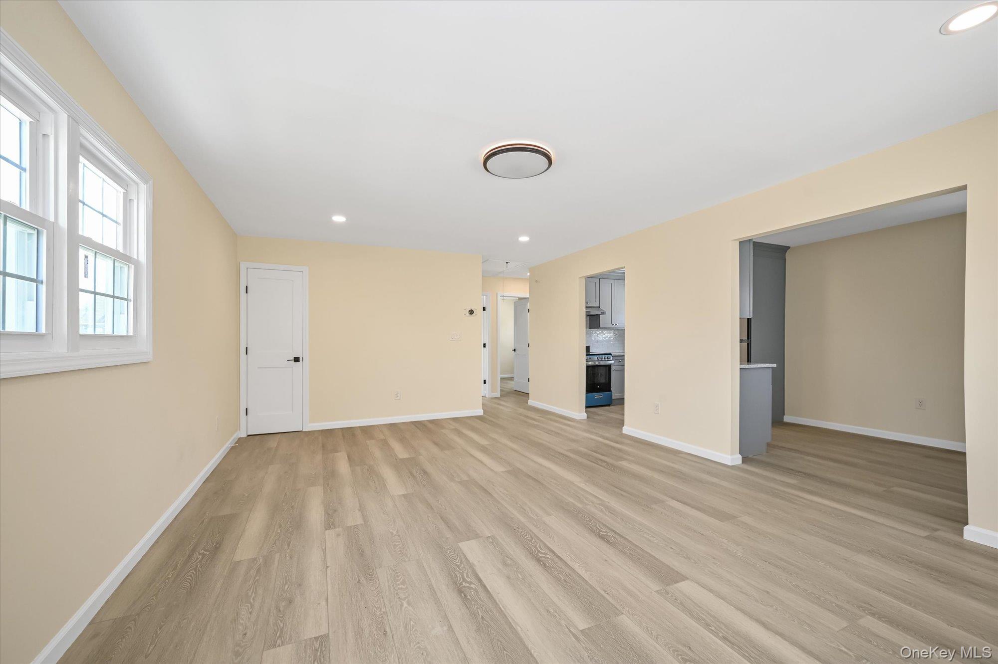 #4 photo, 95-26 243rd Street, ナッソー郡 Floral Park , NY 11001