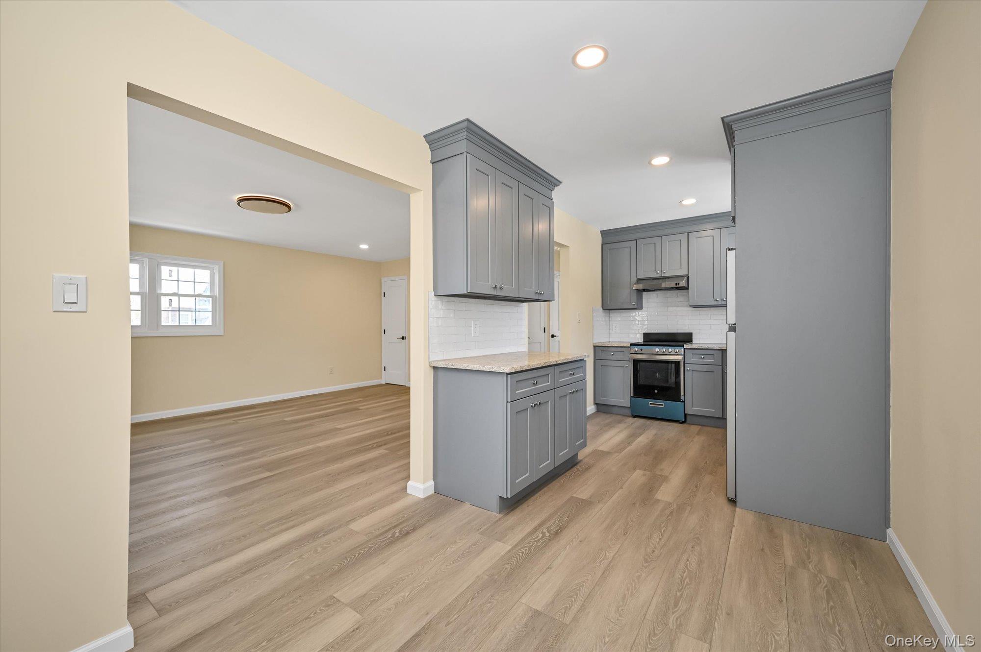 #6 photo, 95-26 243rd Street, ナッソー郡 Floral Park , NY 11001