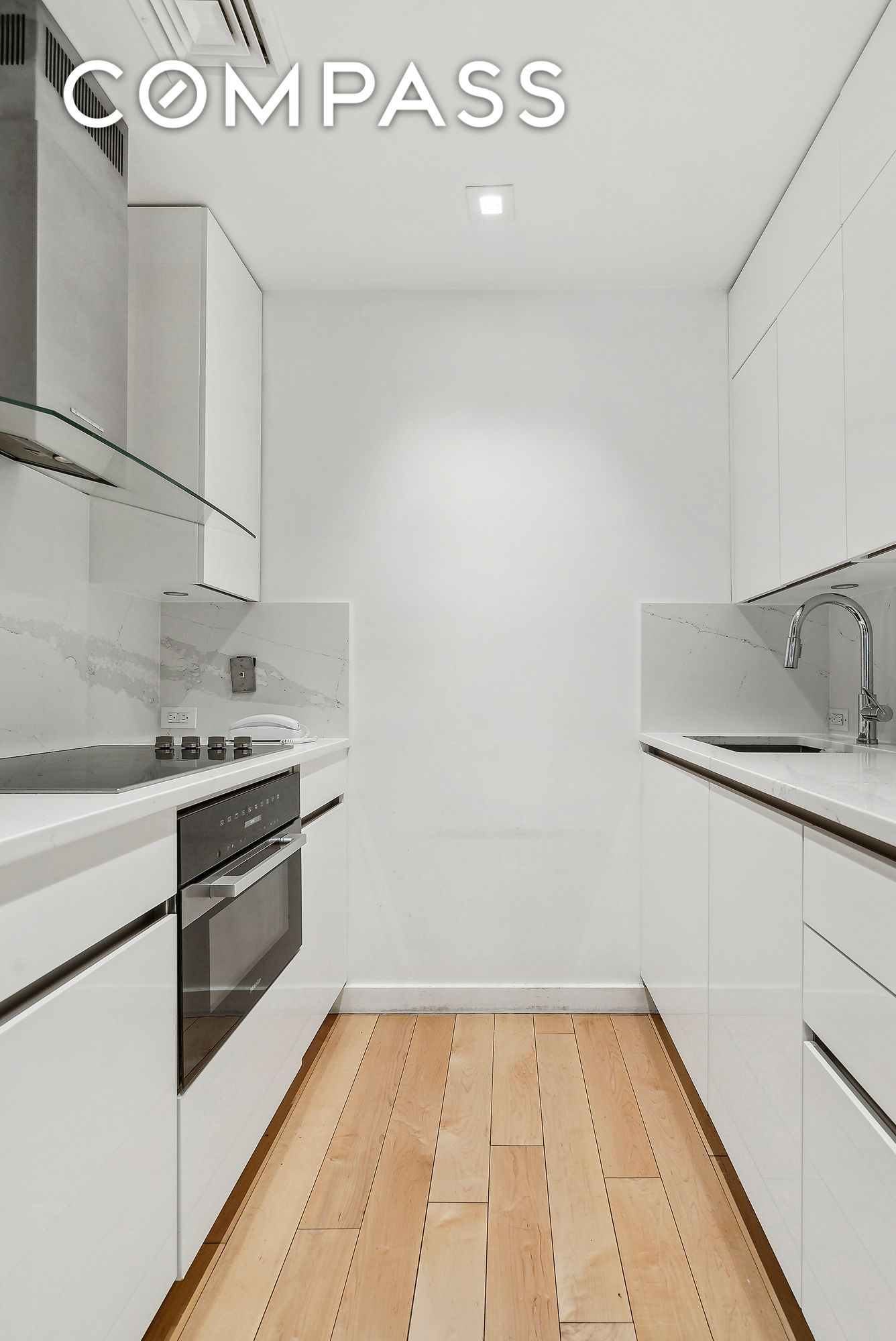 #9 photo, 641 5th Avenue, マンハッタン Midtown East , NY 10022