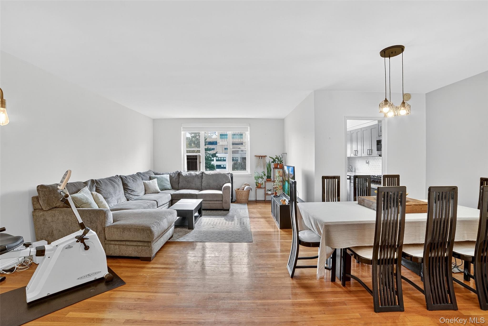 #11 photo, 12 Westchester Avenue, White Plains , NY 10601