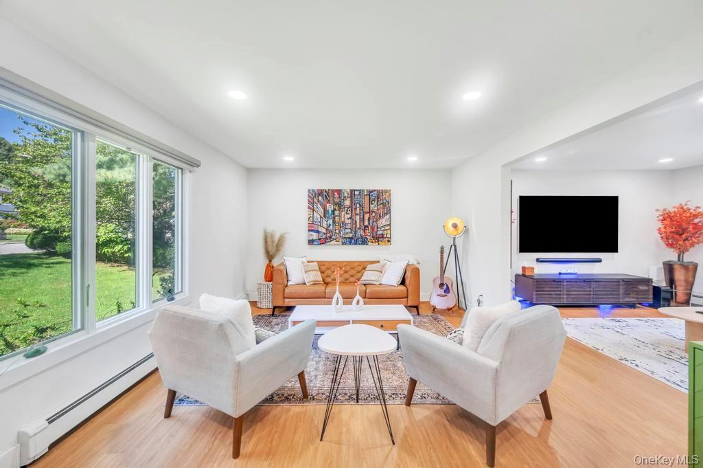 #10 photo, 18 Stonehurst Lane, Dix Hills , NY 11746