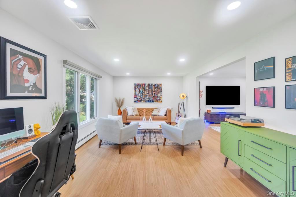 #11 photo, 18 Stonehurst Lane, Dix Hills , NY 11746