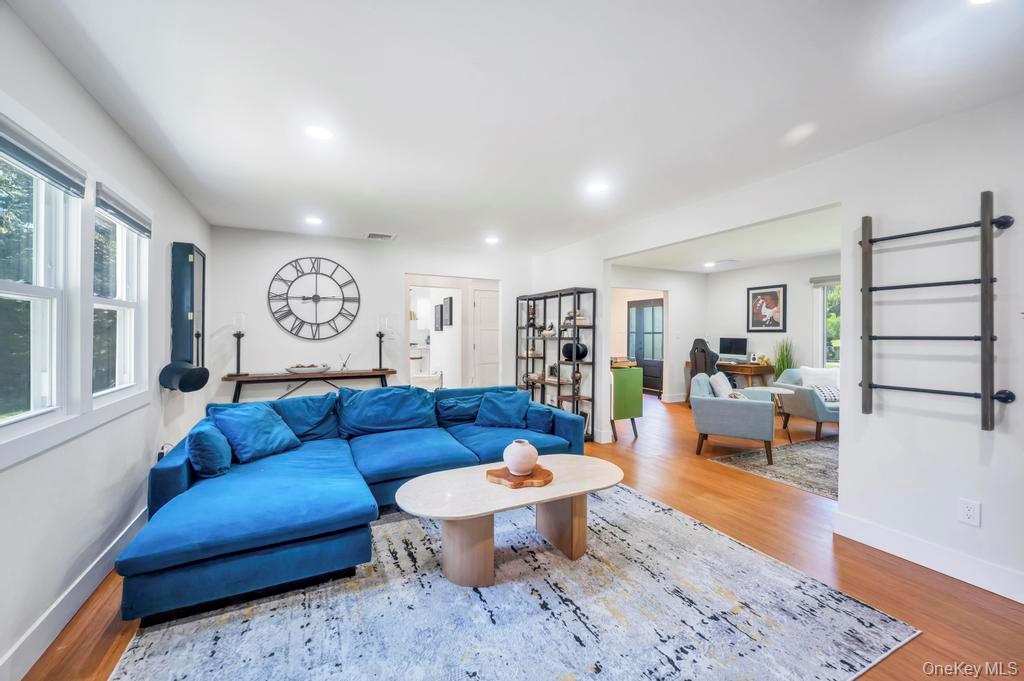 #13 photo, 18 Stonehurst Lane, Dix Hills , NY 11746