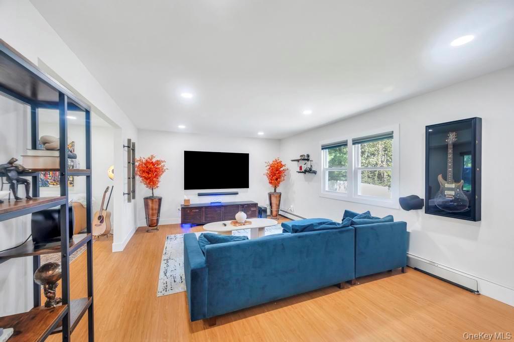 #15 photo, 18 Stonehurst Lane, Dix Hills , NY 11746